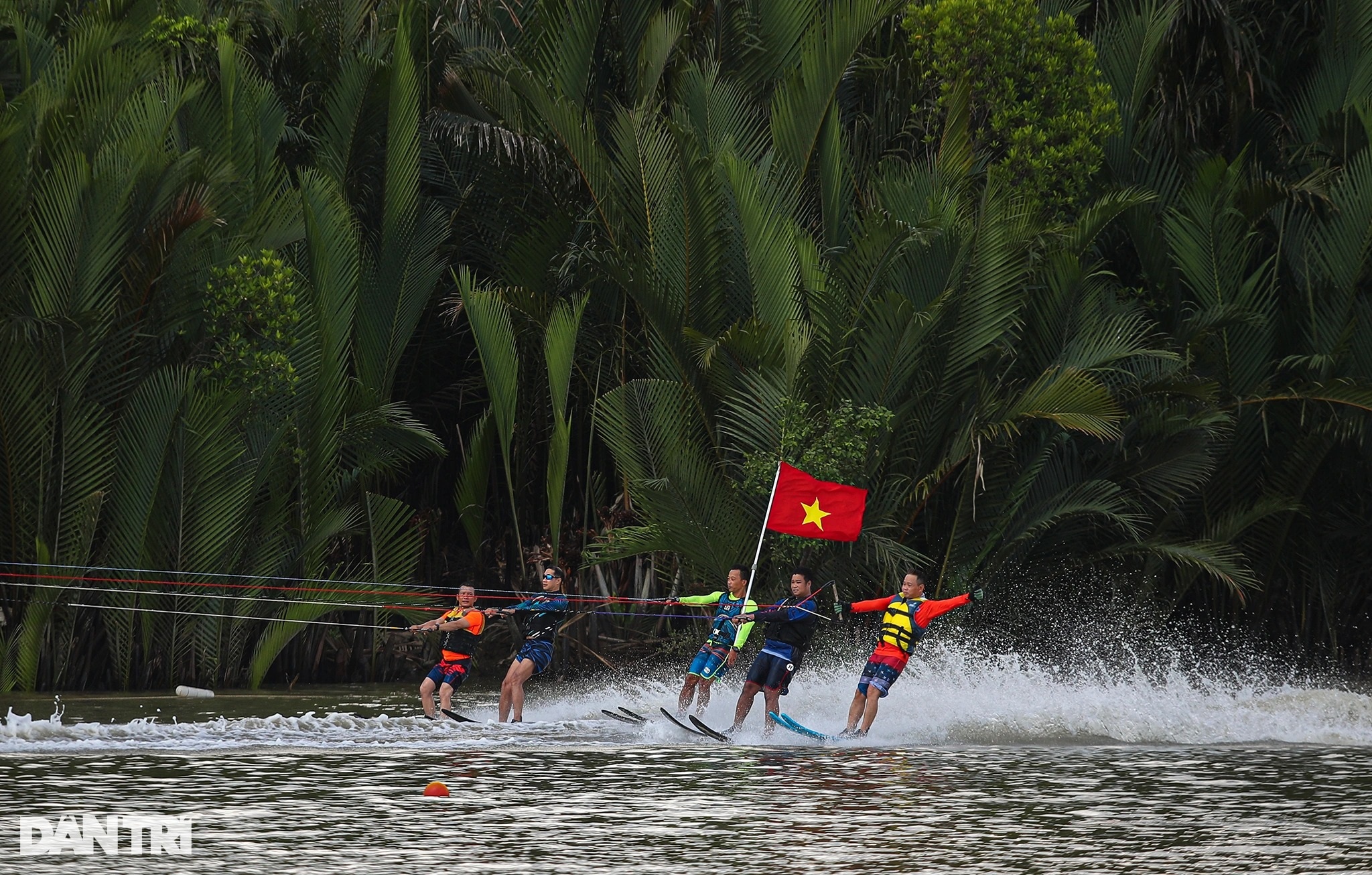 Hơn 500 VĐV tranh tài tại giải đua thuyền truyền thống TPHCM - 17