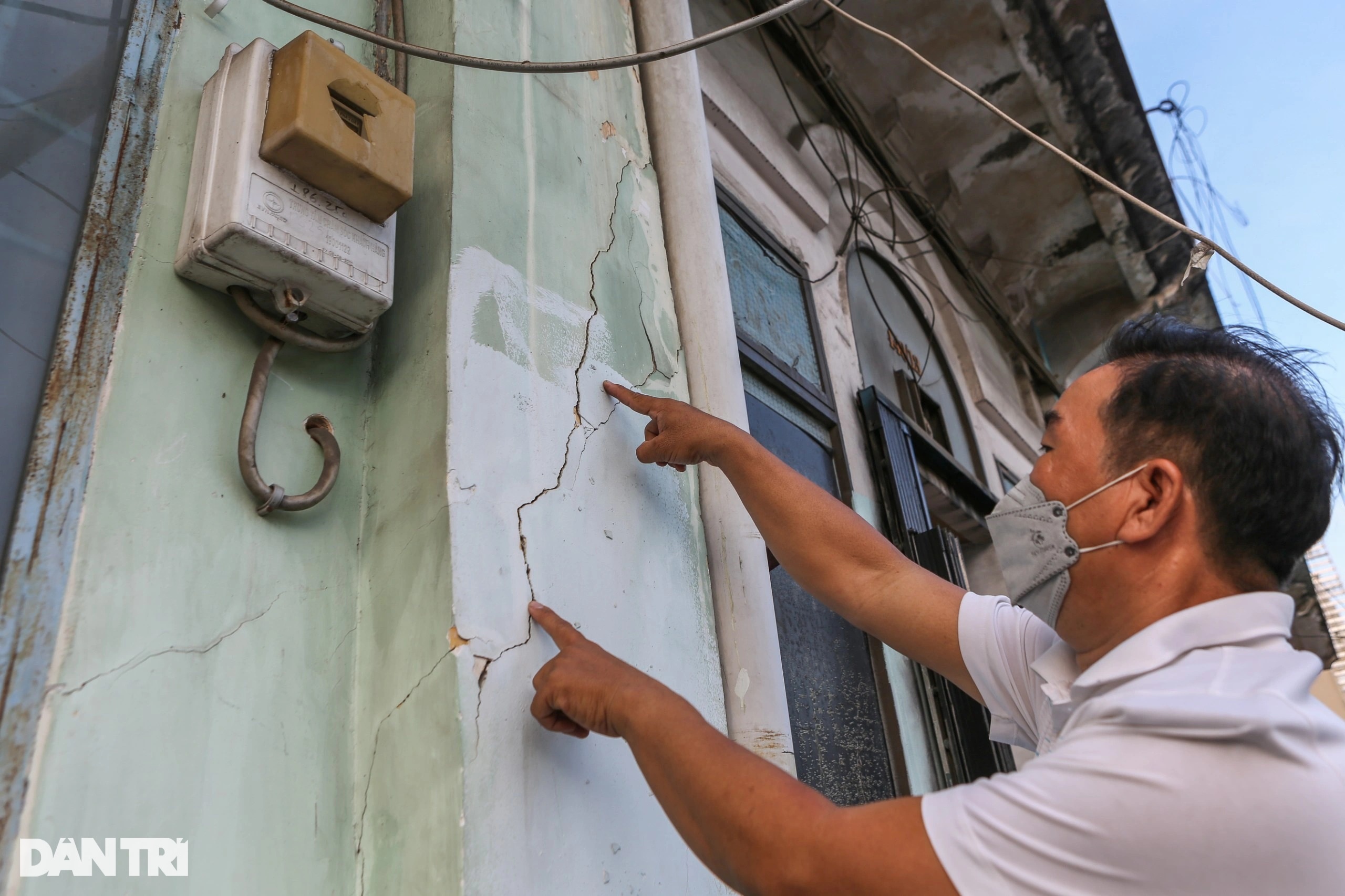 Hàng chục hộ dân liều mình sống trong chung cư sắp sập ở TPHCM - 3 Hàng chục hộ dân liều mình sống trong chung cư sắp sập ở TPHCM - 3