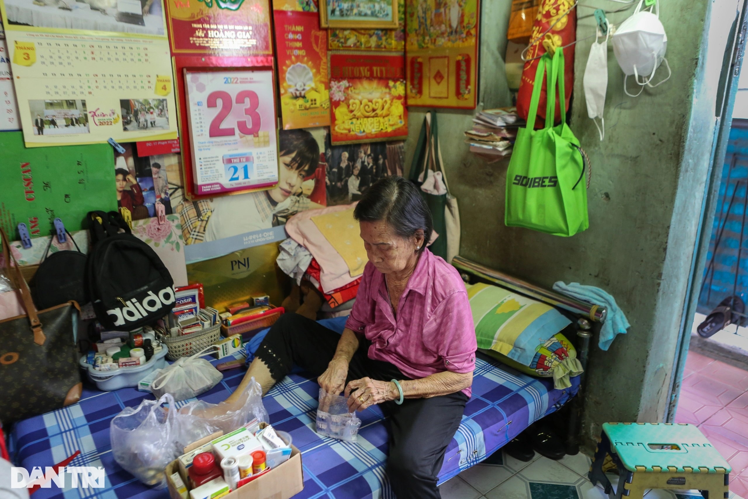 Hàng chục hộ dân liều mình sống trong chung cư sắp sập ở TPHCM - 7 Hàng chục hộ dân liều mình sống trong chung cư sắp sập ở TPHCM - 7