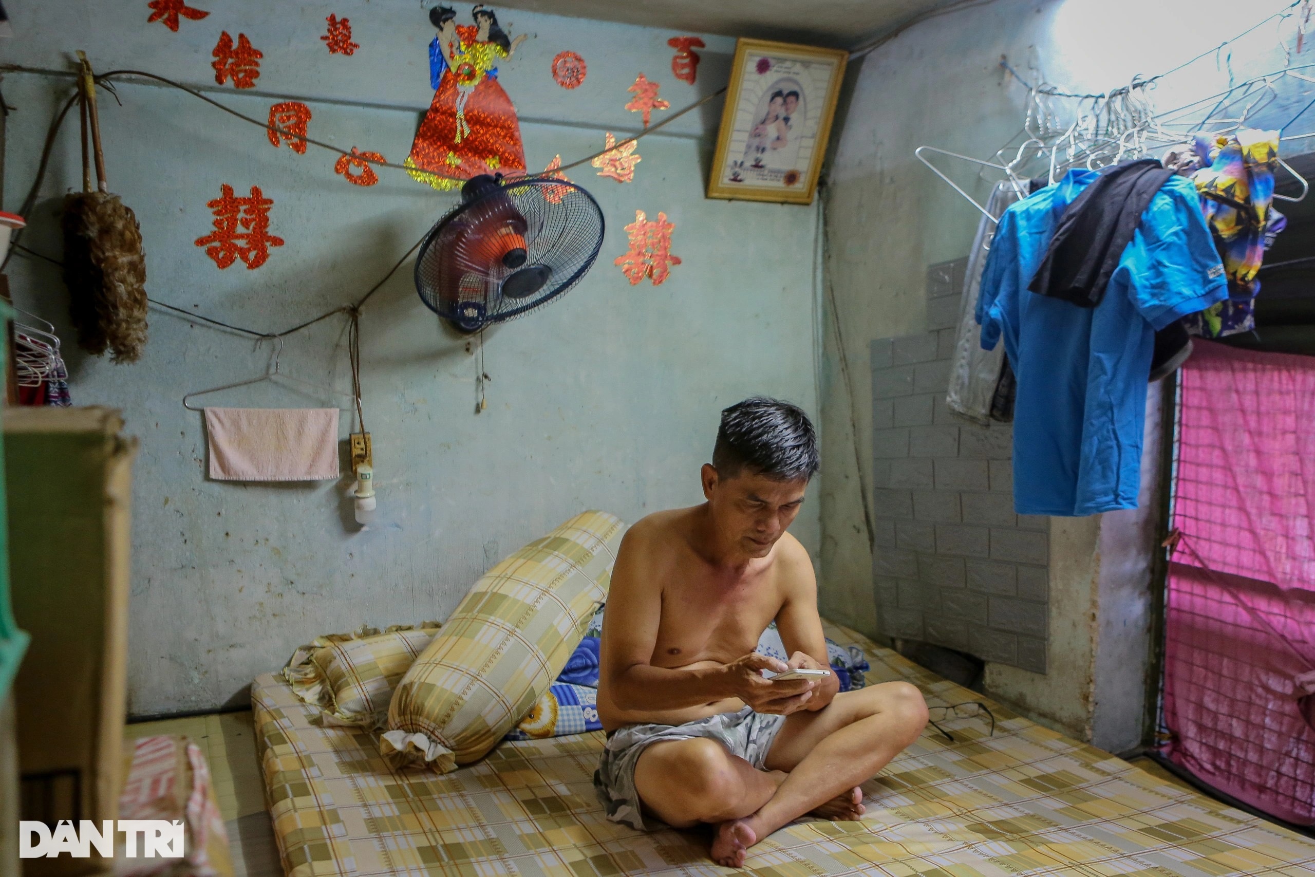 Hàng chục hộ dân liều mình sống trong chung cư sắp sập ở TPHCM - 9 Hàng chục hộ dân liều mình sống trong chung cư sắp sập ở TPHCM - 9