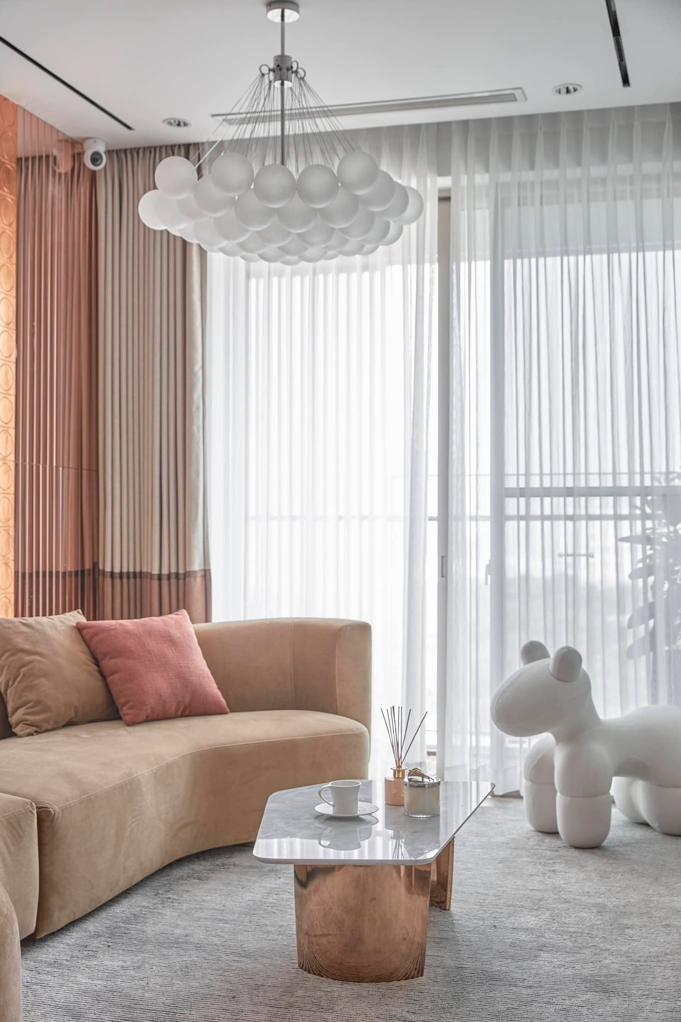 Căn hộ tông hồng ánh kim lạ mắt, riêng tiền làm nội thất đã hơn 2 tỷ đồng - Ảnh 12. Căn hộ tông hồng ánh kim lạ mắt, riêng tiền làm nội thất đã hơn 2 tỷ đồng - Ảnh 12.