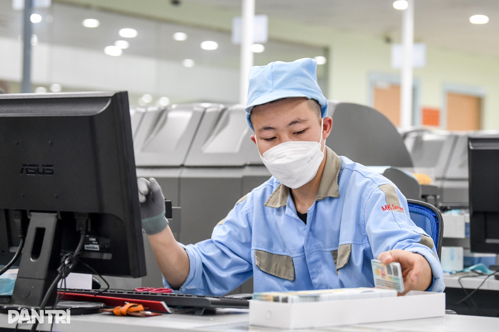 Khám phá bên trong nhà máy sản xuất căn cước công dân gắn chip - 16 Khám phá bên trong nhà máy sản xuất căn cước công dân gắn chip - 16