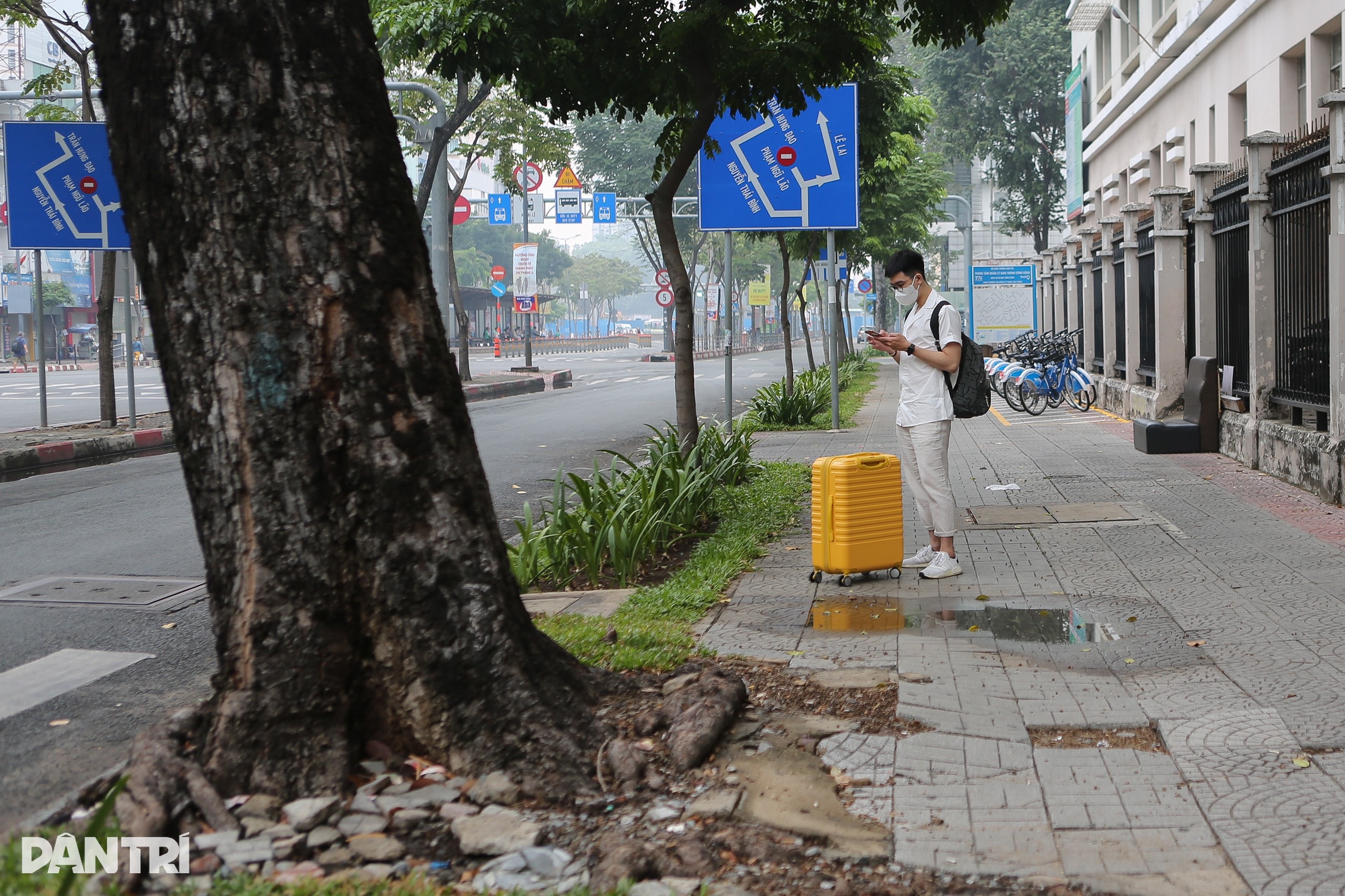 Nhiều tuyến vỉa hè ở trung tâm TPHCM như chiếc áo rách - 10 Nhiều tuyến vỉa hè ở trung tâm TPHCM như chiếc áo rách - 10