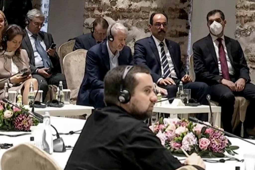 Vai trò bí ẩn của tỷ phú Abramovich trên bàn đàm phán Nga - Ukraine - 1