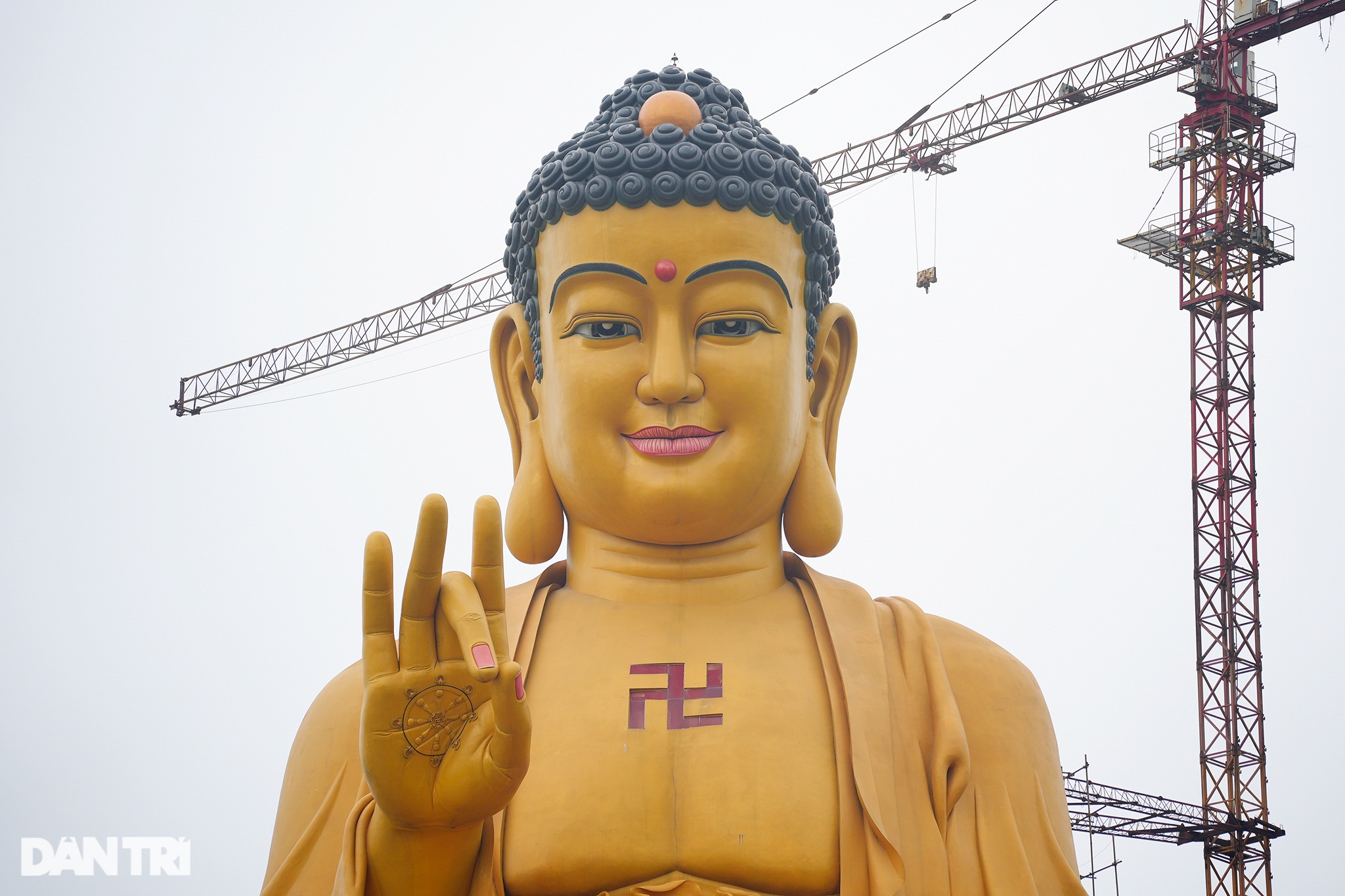 Đại tượng Phật cao nhất Đông Nam Á ở Hà Nội có trái tim ngọc nặng hơn 1 tấn - 2