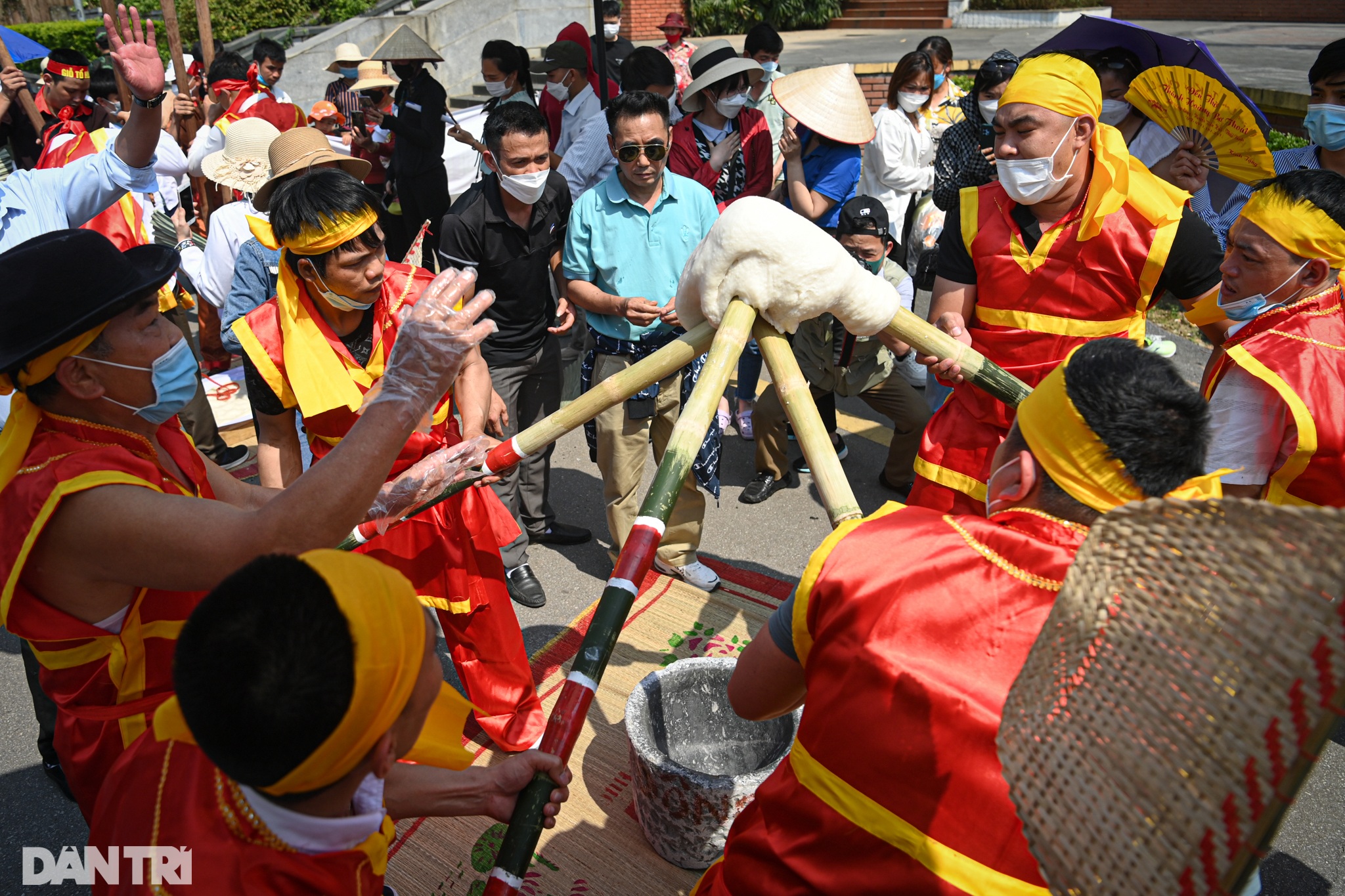 Nghệ nhân Phú Thọ tranh tài làm bánh chưng, bánh giầy dâng lên vua Hùng - 11