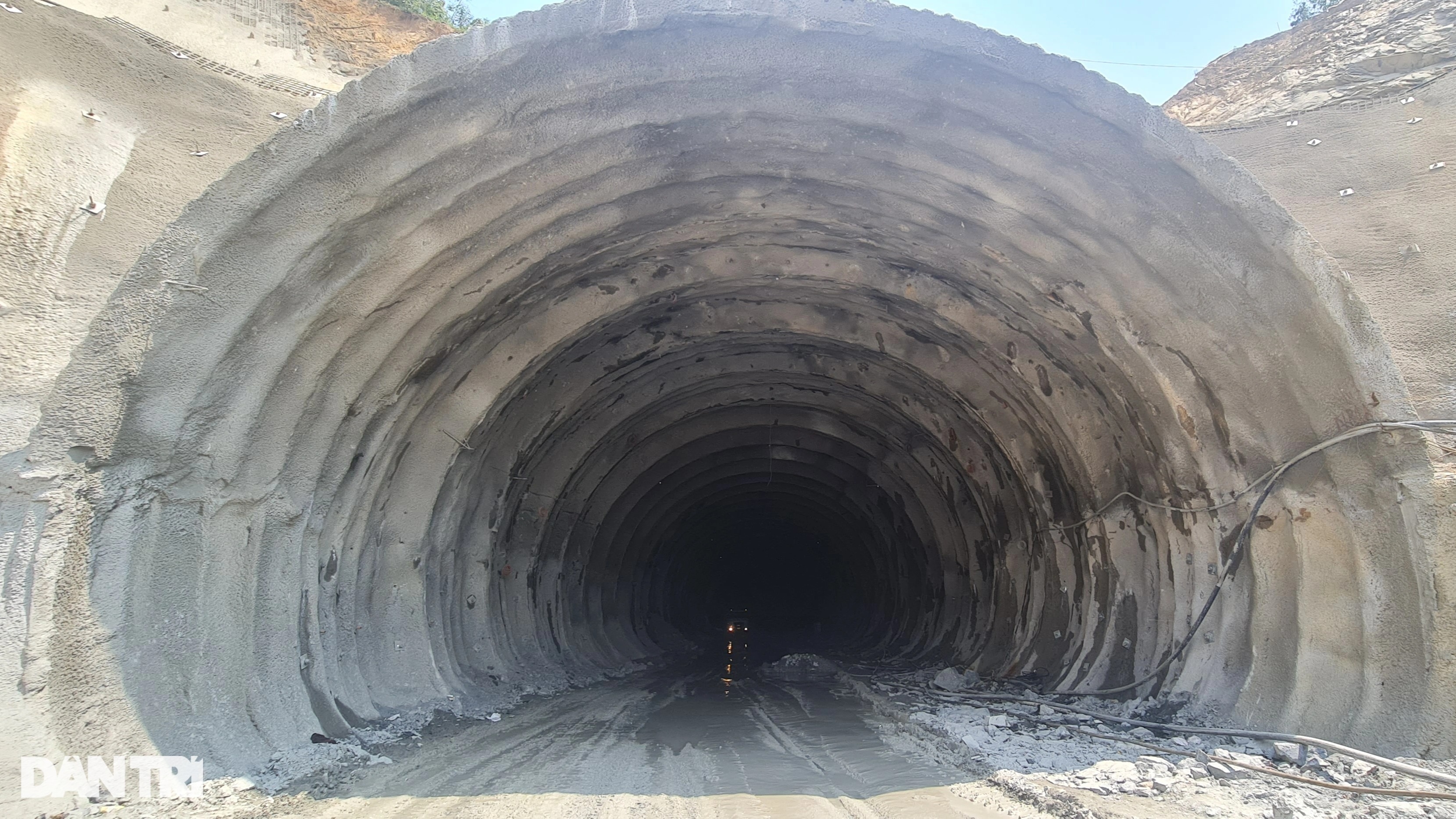 Mục sở thị hầm xuyên núi trên cao tốc Bắc - Nam nối Thanh Hóa - Nghệ An - 2