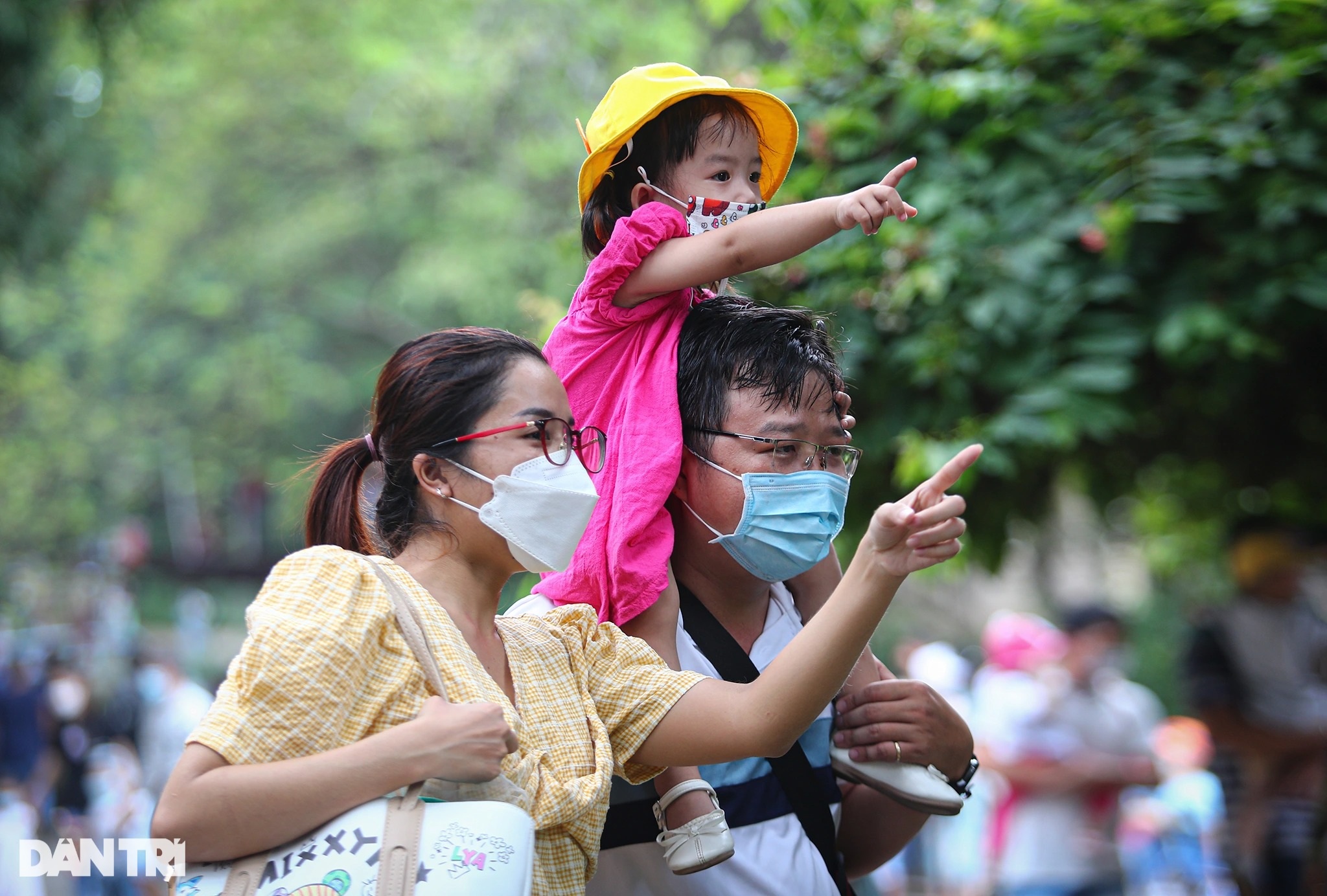 Biển người chen chân vào Thảo Cầm Viên TPHCM dịp lễ giỗ Tổ Hùng Vương - 8 Biển người chen chân vào Thảo Cầm Viên TPHCM dịp lễ giỗ Tổ Hùng Vương - 8