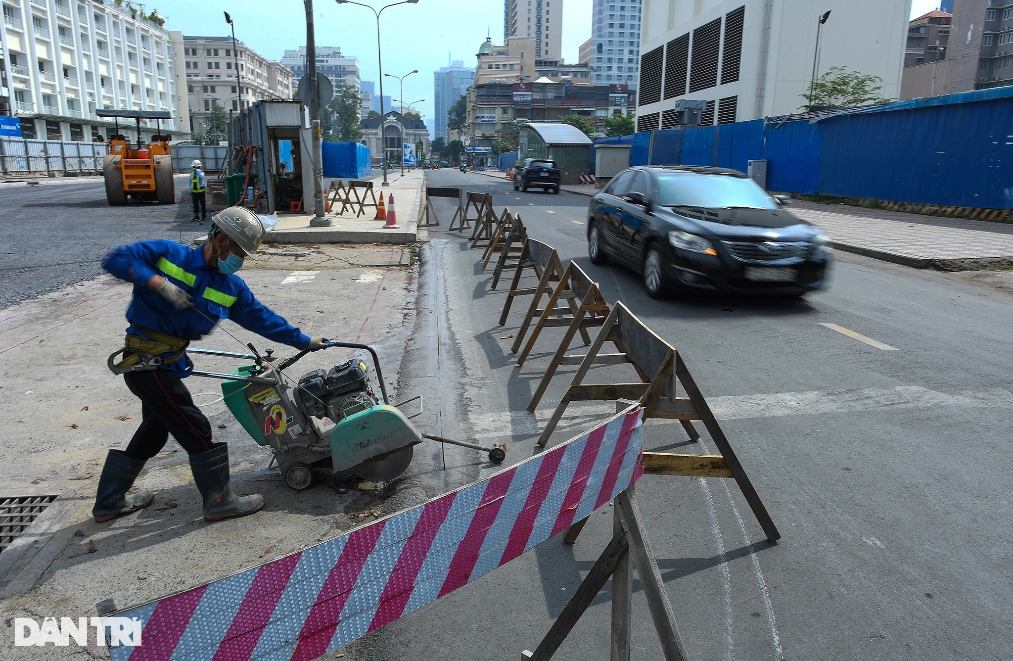 Ngày đêm thi công tháo dỡ lô cốt án ngữ 6 năm ở trung tâm TPHCM - 5