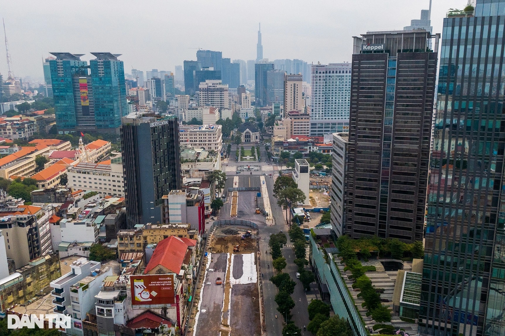 Ngày đêm thi công tháo dỡ lô cốt án ngữ 6 năm ở trung tâm TPHCM - 1