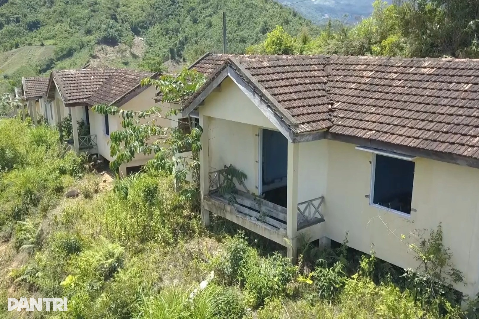 Khu tái định cư khang trang bị bỏ hoang gần 10 năm - 1 Khu tái định cư khang trang bị bỏ hoang gần 10 năm - 1