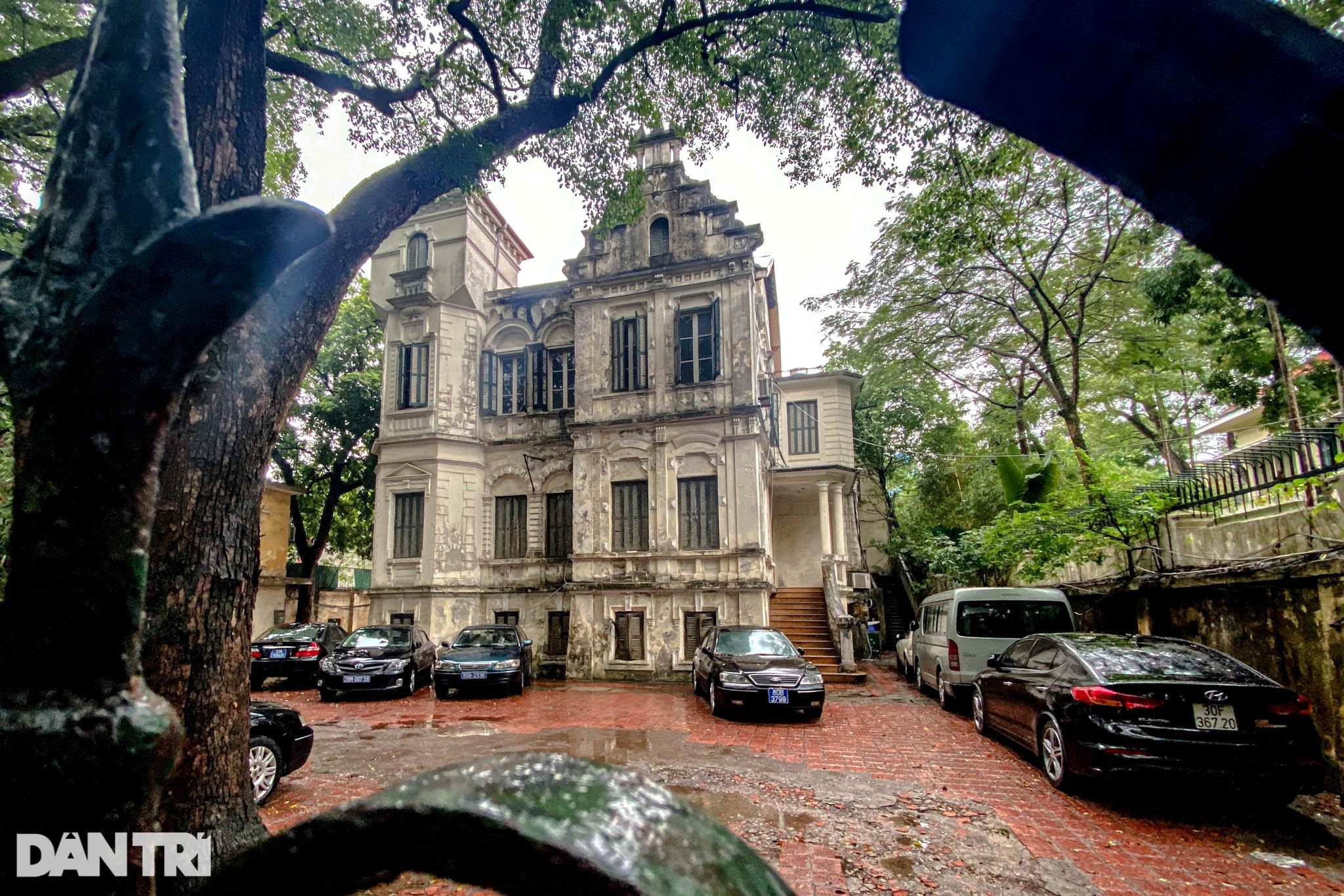 Vụ bán 600 biệt thự cũ ở Hà Nội: Những ai đã được duyệt mua nhà? - 1