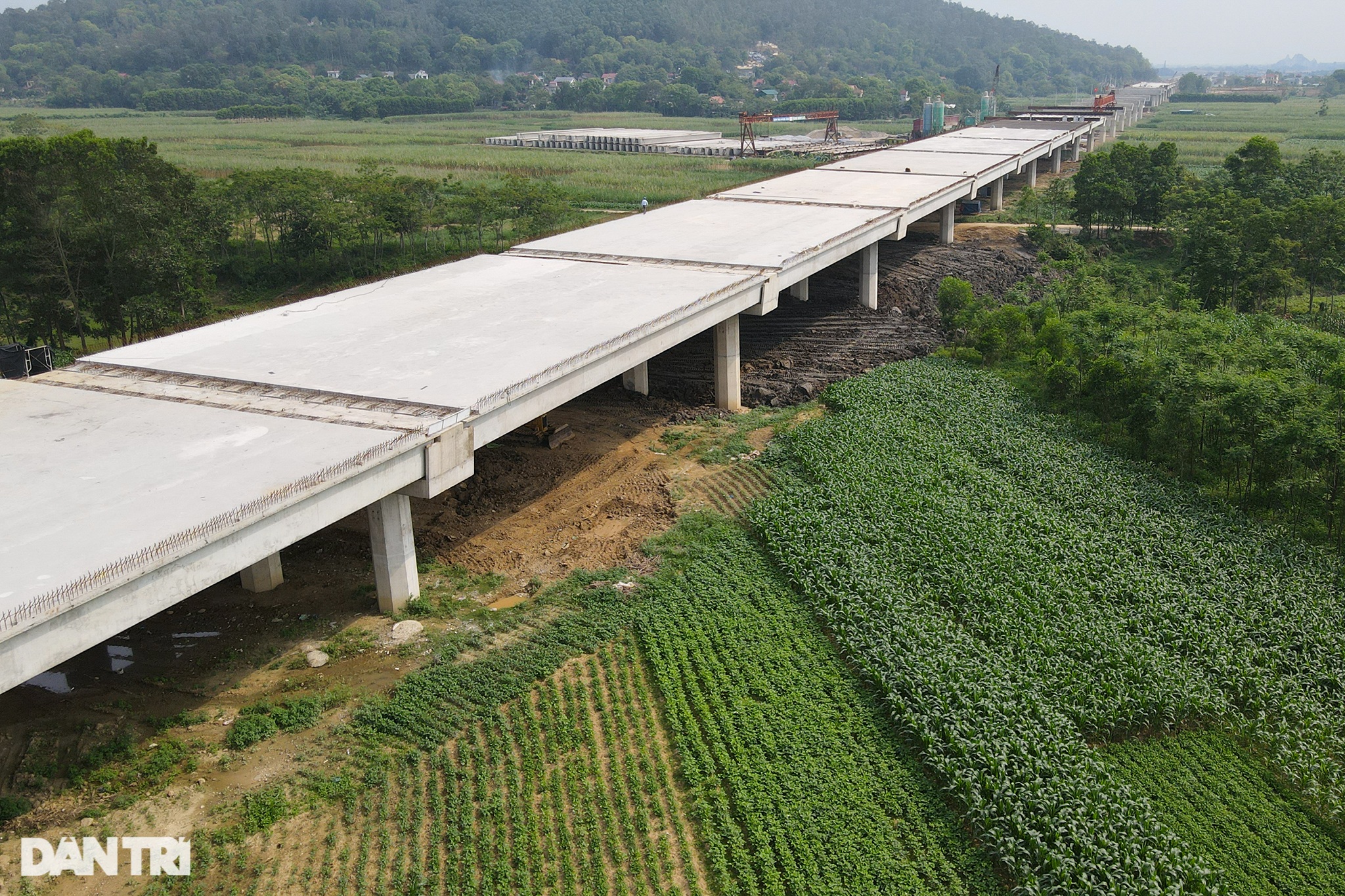 Thông hầm và hợp long cầu vượt sông dài nhất cao tốc Mai Sơn - QL45 - 10
