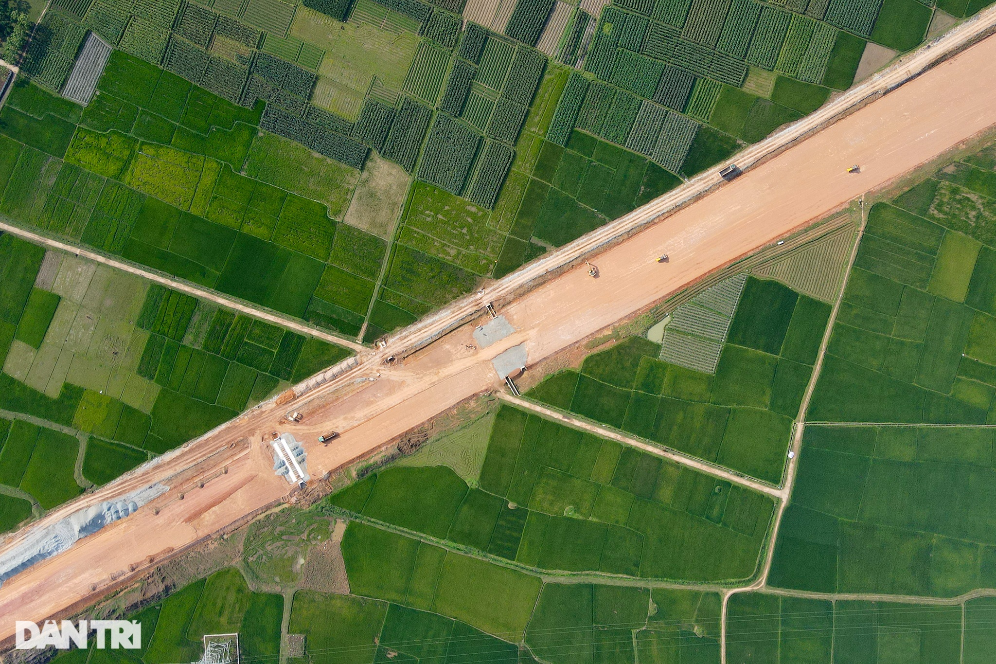 Thông hầm và hợp long cầu vượt sông dài nhất cao tốc Mai Sơn - QL45 - 8
