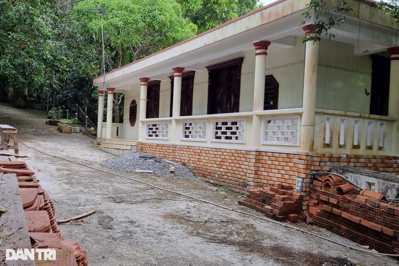 Tiếp tục tháo dỡ biệt phủ trái phép của đại gia vàng trên núi Hải Vân - 2 Tiếp tục tháo dỡ biệt phủ trái phép của đại gia vàng trên núi Hải Vân - 2