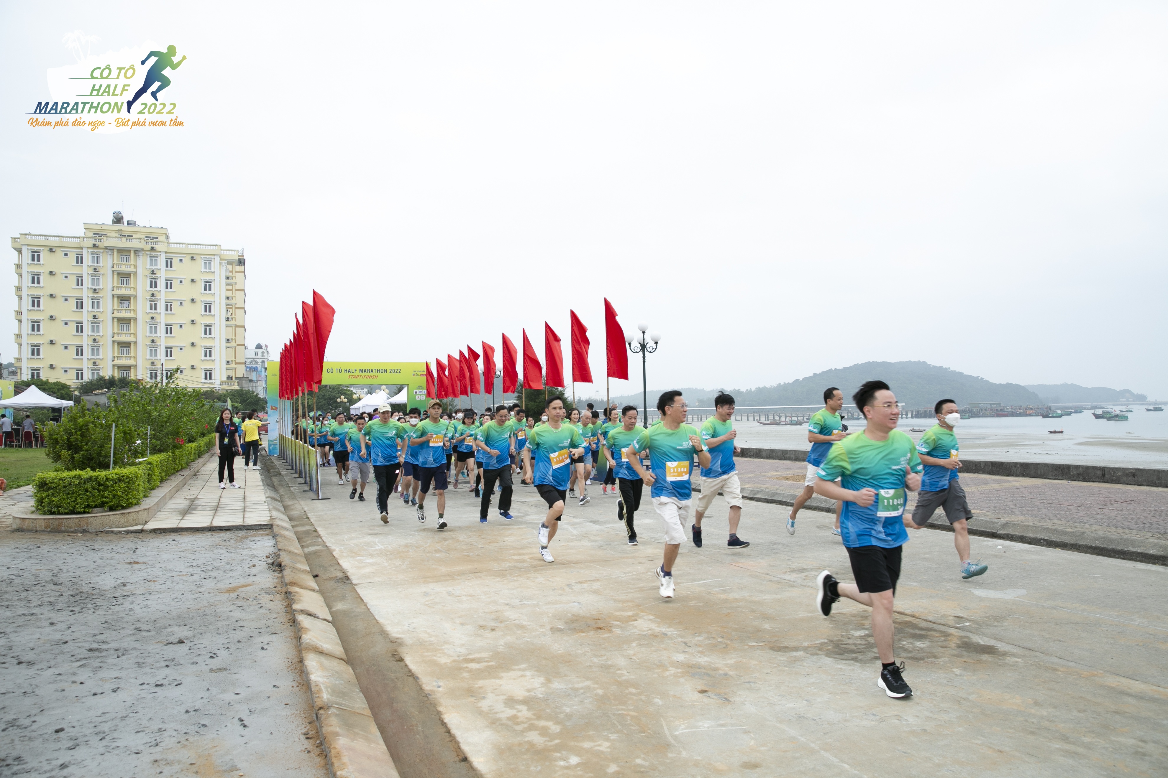 Hơn 500 vận động viên tham gia giải chạy Marathon tại huyện đảo Cô Tô - 2