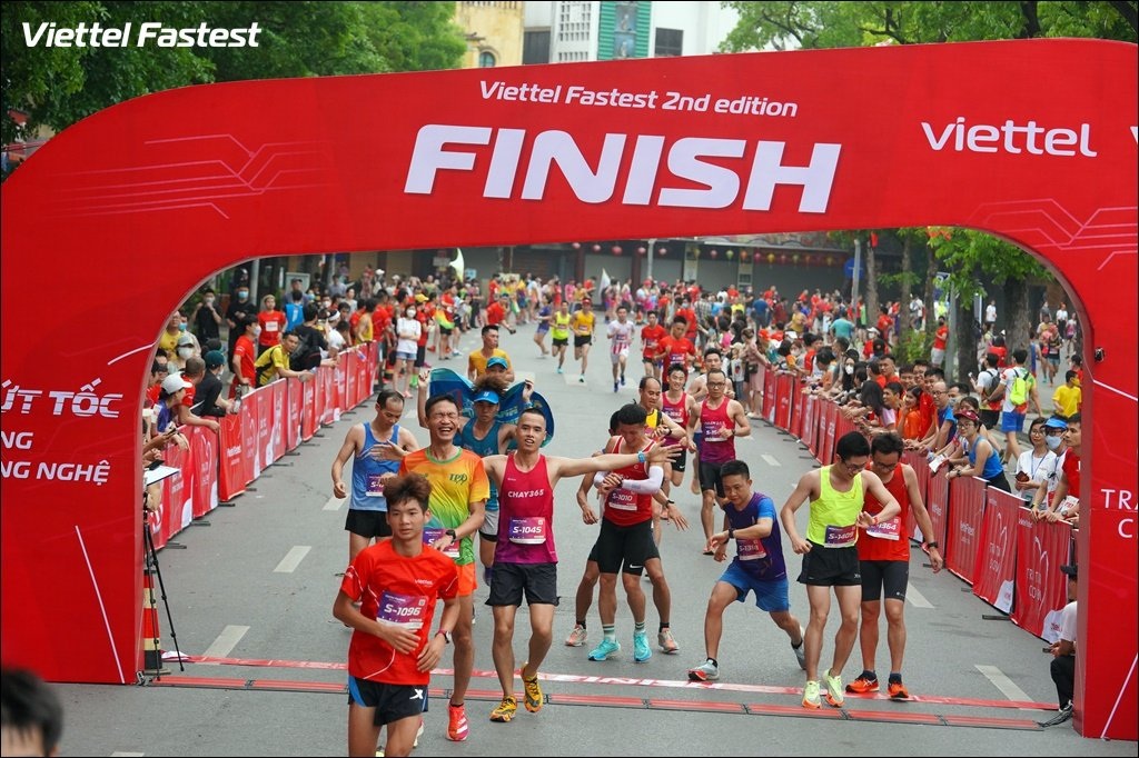 2000 vận động viên tham gia giải chạy 10km tại Hà Nội - 1