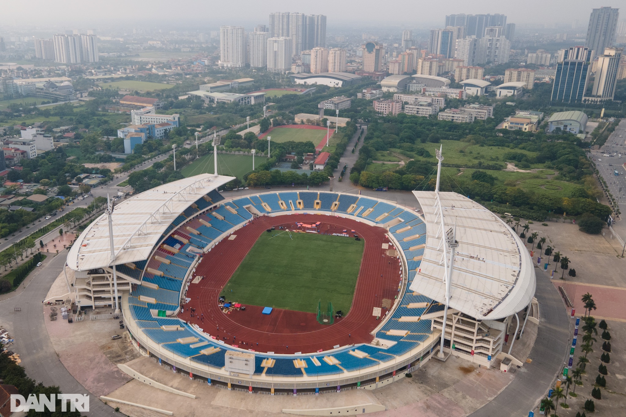 Quách Công Lịch bất ngờ nằm sân, bỏ thi tại giải điền kinh tiền SEA Games - 1 Quách Công Lịch bất ngờ nằm sân, bỏ thi tại giải điền kinh tiền SEA Games - 1
