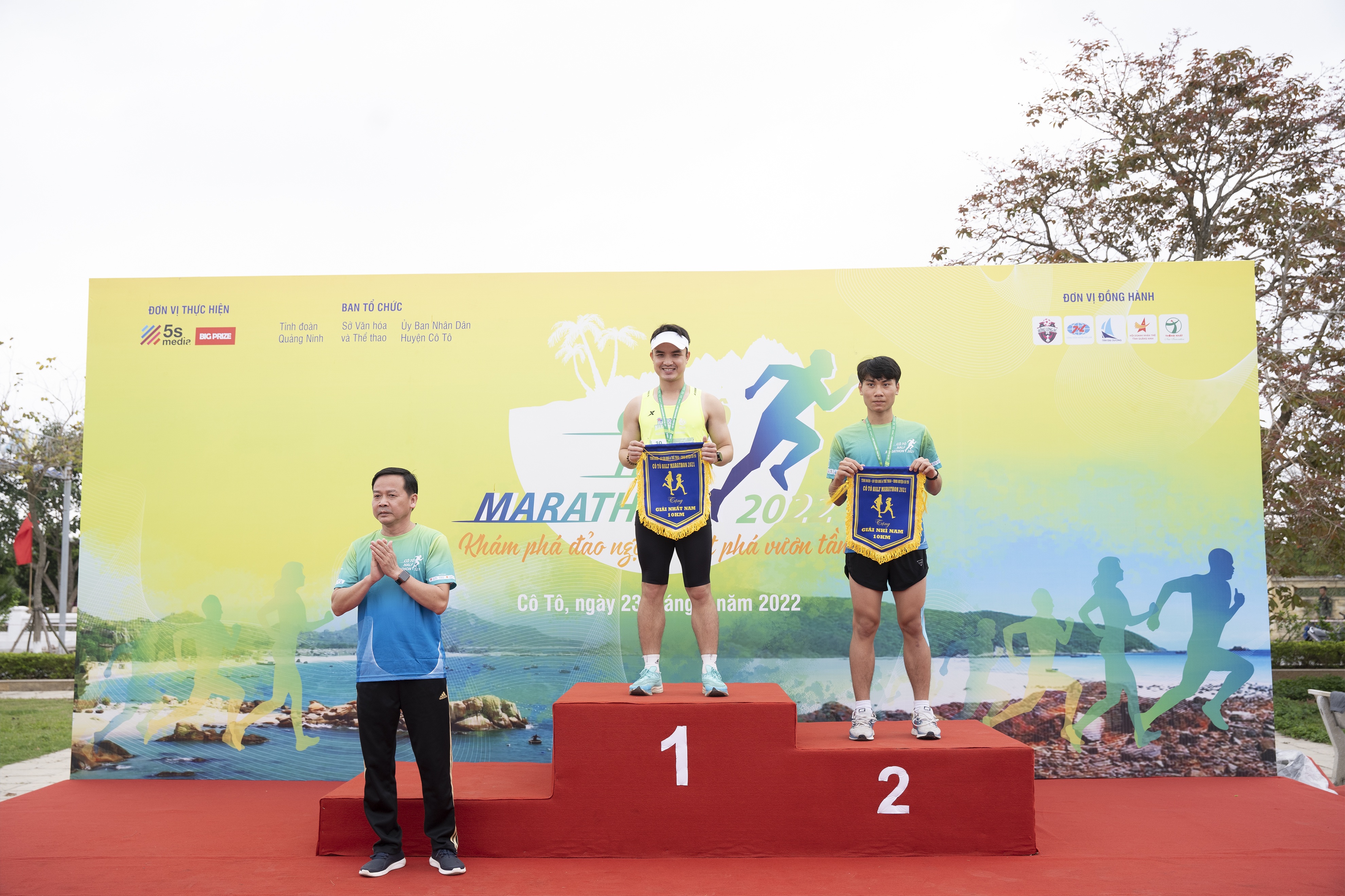 Hơn 500 vận động viên tham gia giải chạy Marathon tại huyện đảo Cô Tô - 4