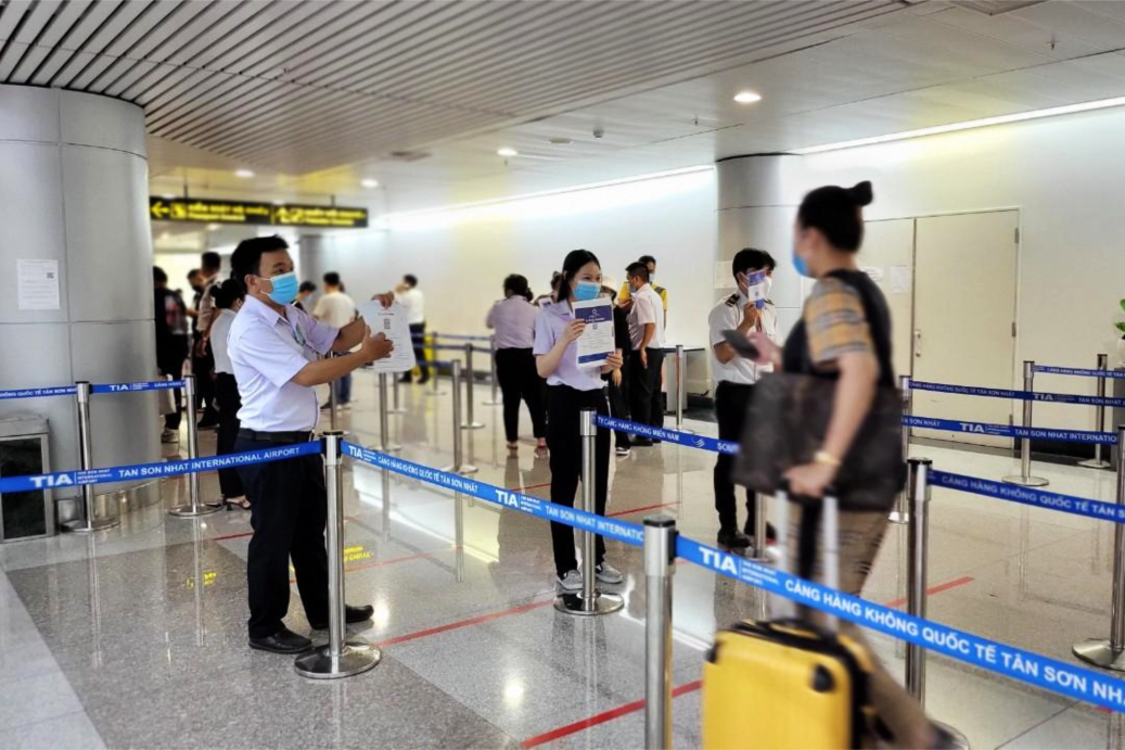 Sân bay Tân Sơn Nhất thoát cảnh ùn ứ nhờ cải tiến quy trình kiểm dịch y tế - 2