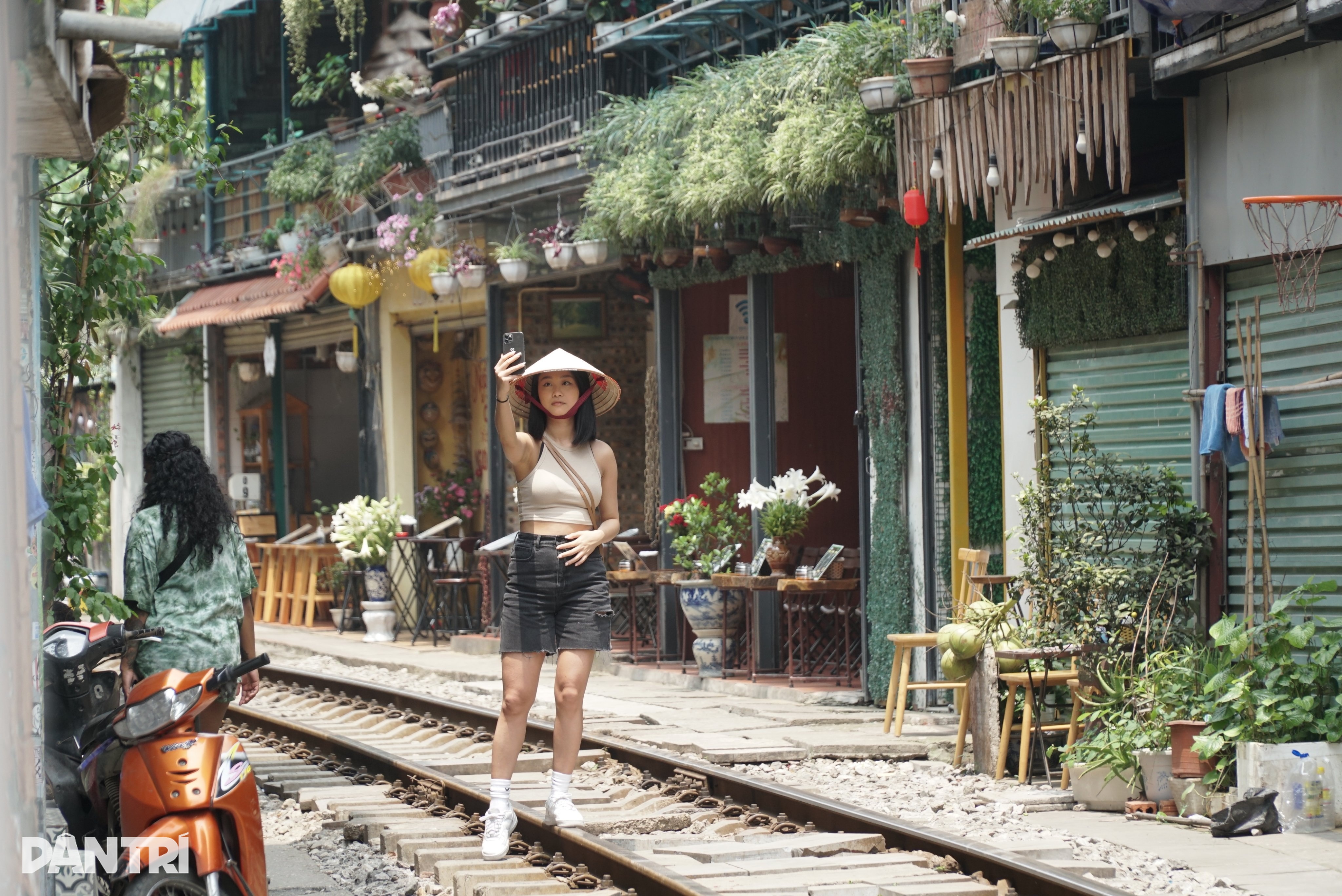 Không có cà phê đường tàu, Hà Nội vẫn còn nhiều điểm đến hấp dẫn an toàn - 2 Không có cà phê đường tàu, Hà Nội vẫn còn nhiều điểm đến hấp dẫn an toàn - 2