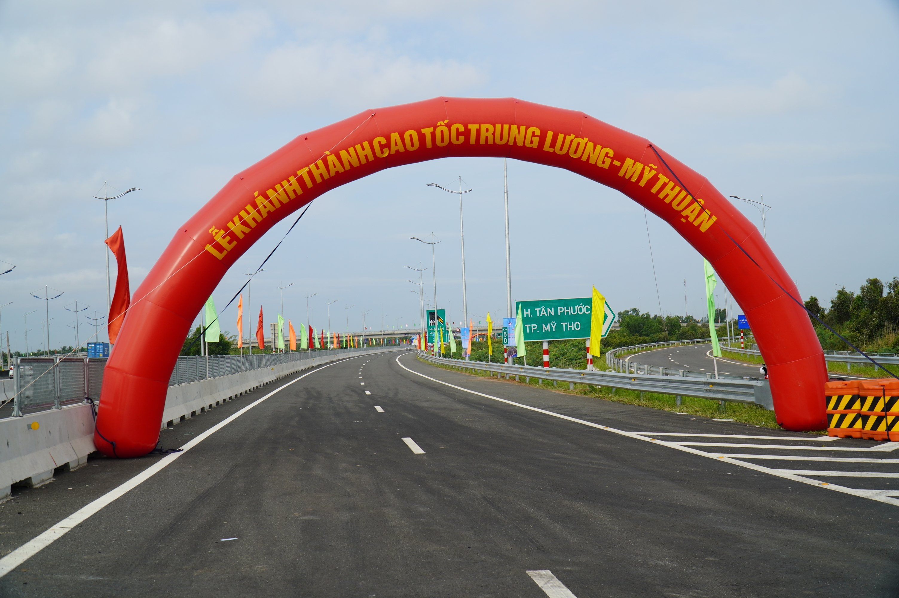 Chính thức khánh thành cao tốc Trung Lương - Mỹ Thuận sau 13 năm thi công  - 2