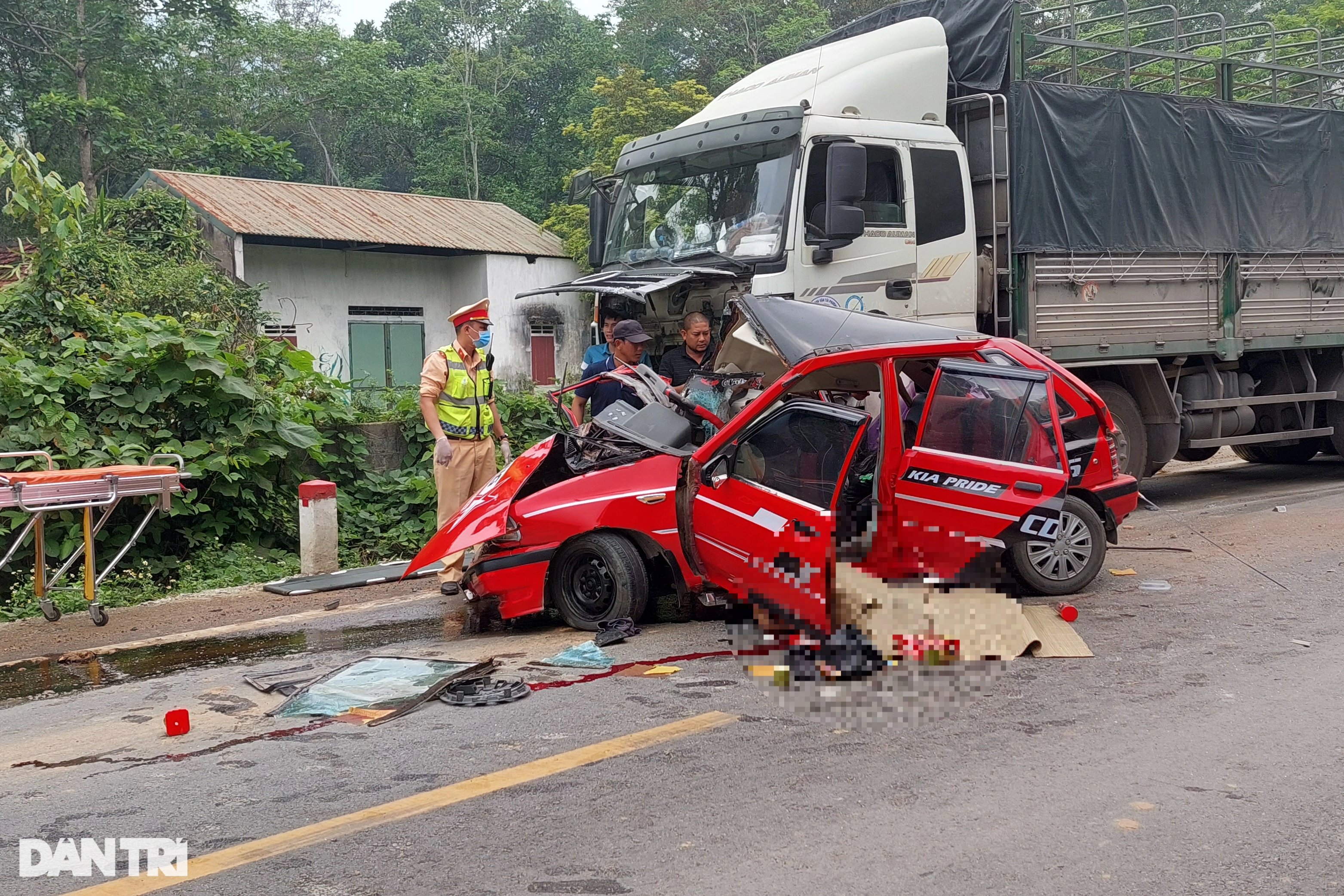 Vụ tai nạn khi đi du lịch: Xe đi cùng đoàn CLB ô tô, vừa dừng sửa chữa - 1