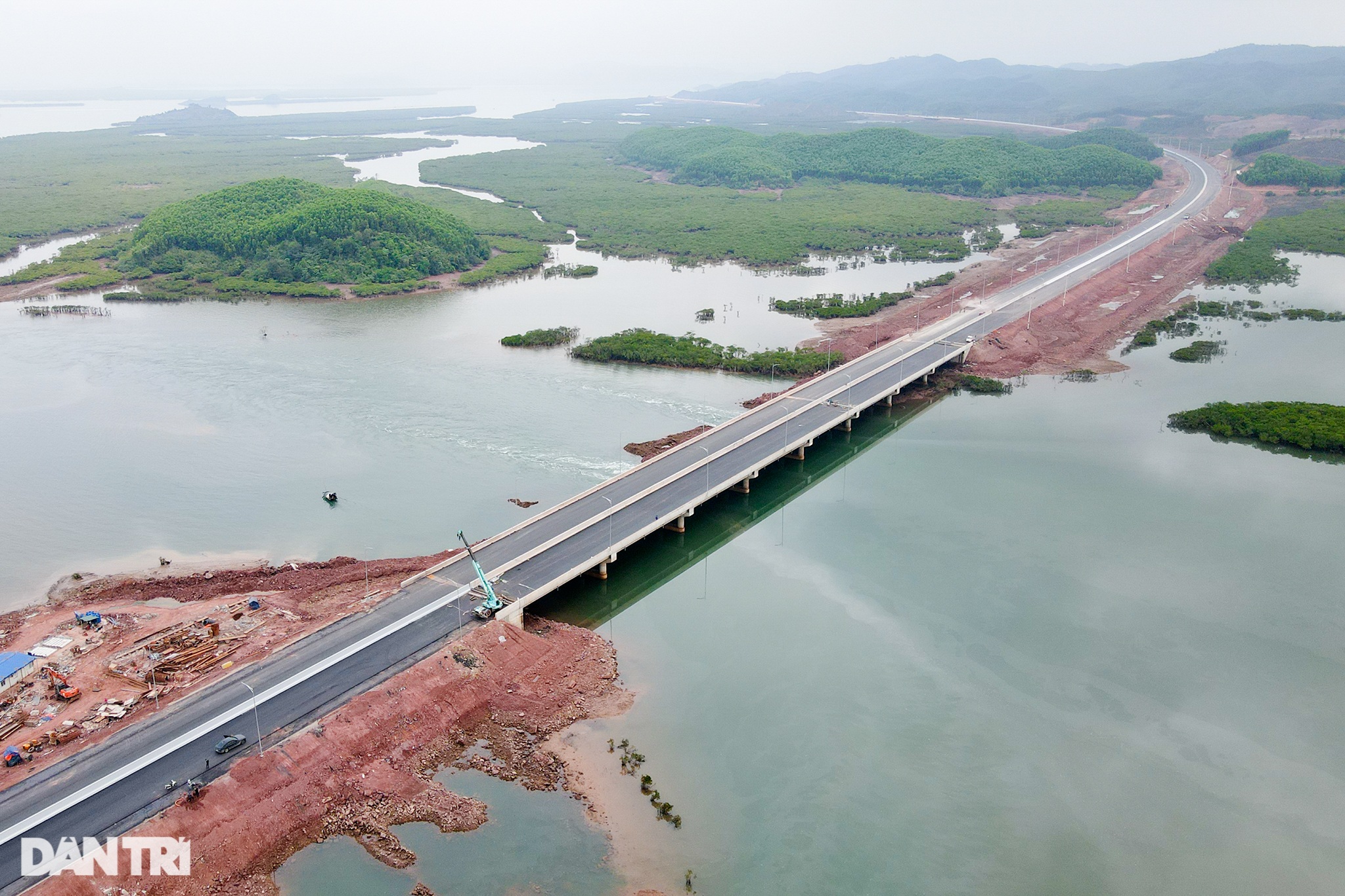 Toàn cảnh cao tốc Vân Đồn - Tiên Yên trước lễ thông xe vào ngày 30/4 - 7