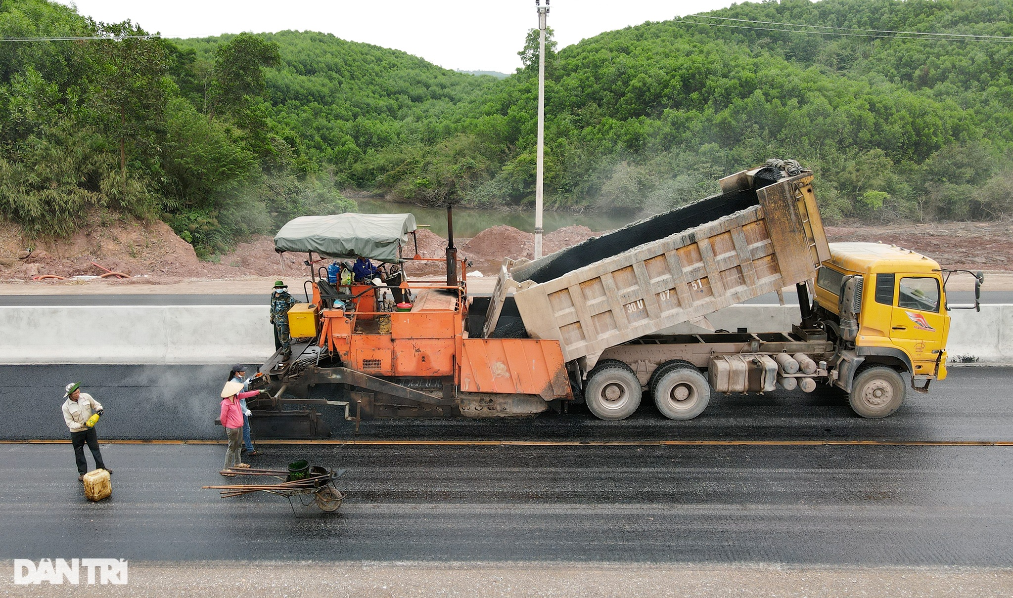 Toàn cảnh cao tốc Vân Đồn - Tiên Yên trước lễ thông xe vào ngày 30/4 - 6