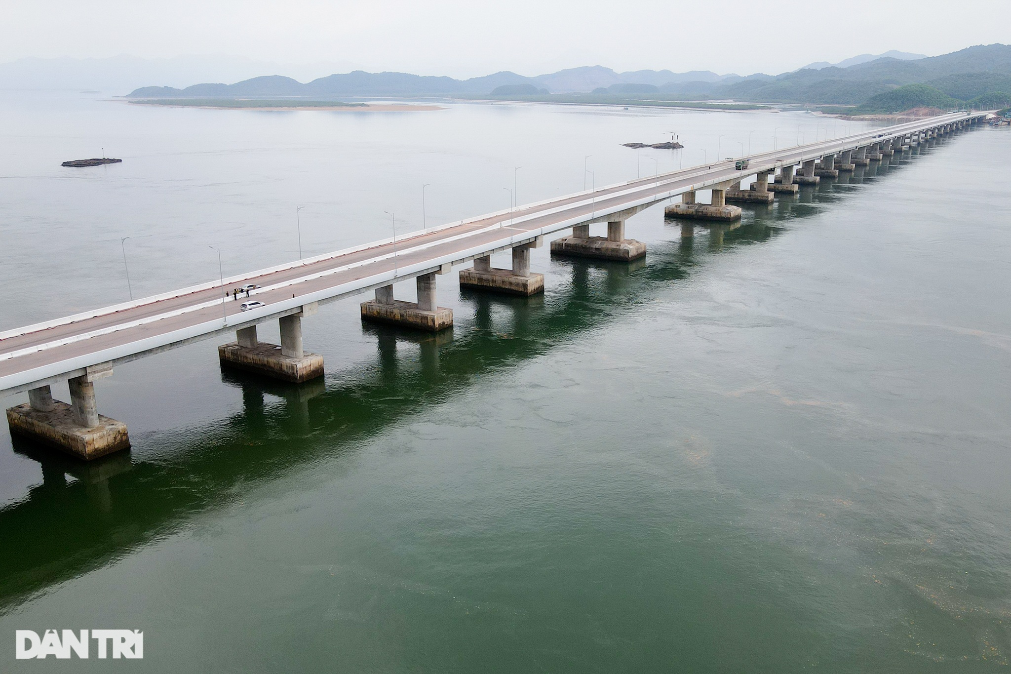 Chiêm ngưỡng cầu vượt biển 800 tỷ đồng dài nhất tỉnh Quảng Ninh - 9