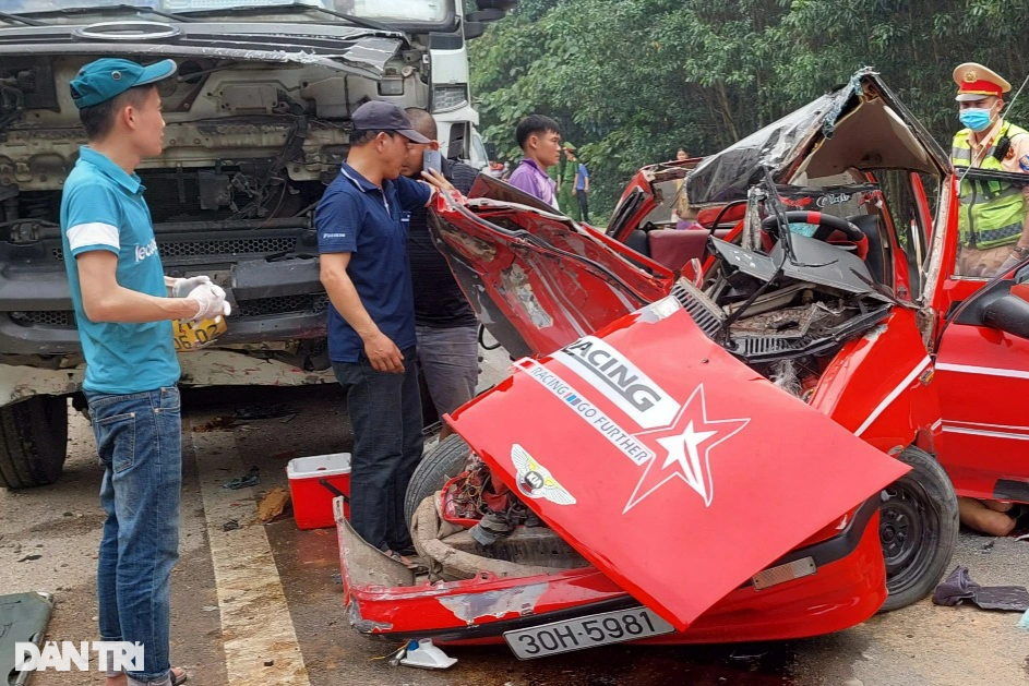Vụ tai nạn khi đi du lịch: Xe đi cùng đoàn CLB ô tô, vừa dừng sửa chữa - 2