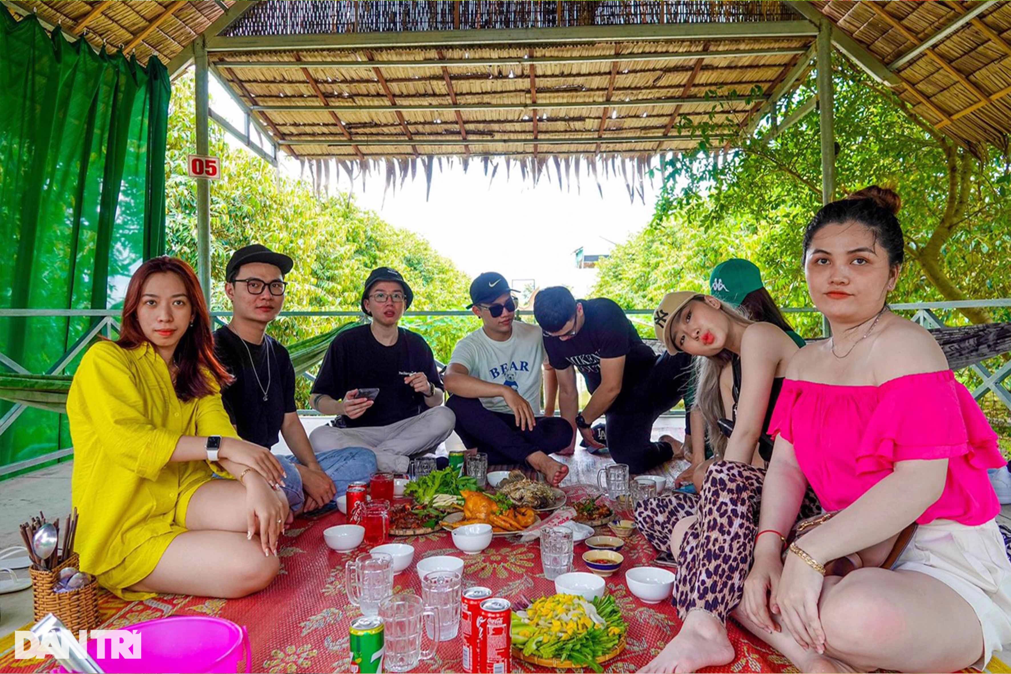 Ngày đầu nghỉ lễ du khách ồ ạt đến Cần Thơ du lịch, nghỉ dưỡng
