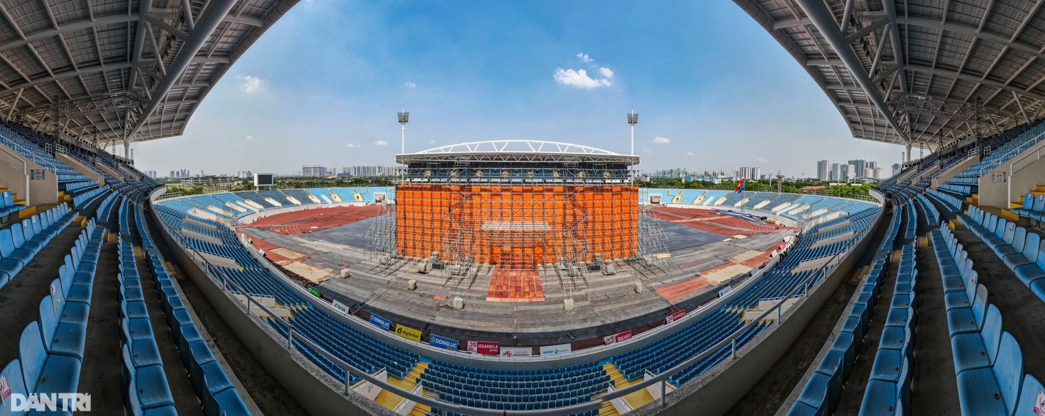 Bên trong đại công trường SVĐ Mỹ Đình chuẩn bị cho Lễ khai mạc SEA Games 31 - 4