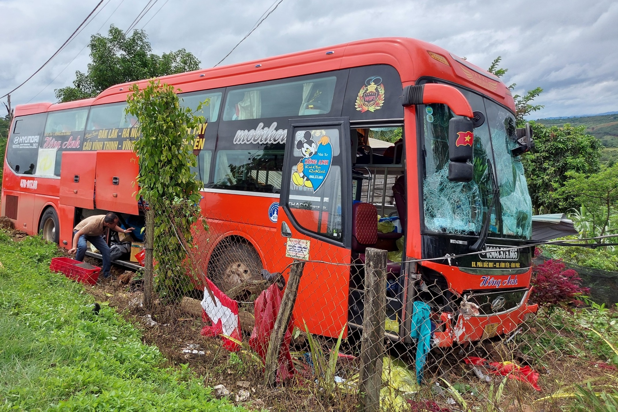 Vụ xe khách gây tai nạn liên hoàn: Thêm một người tử vong - 1