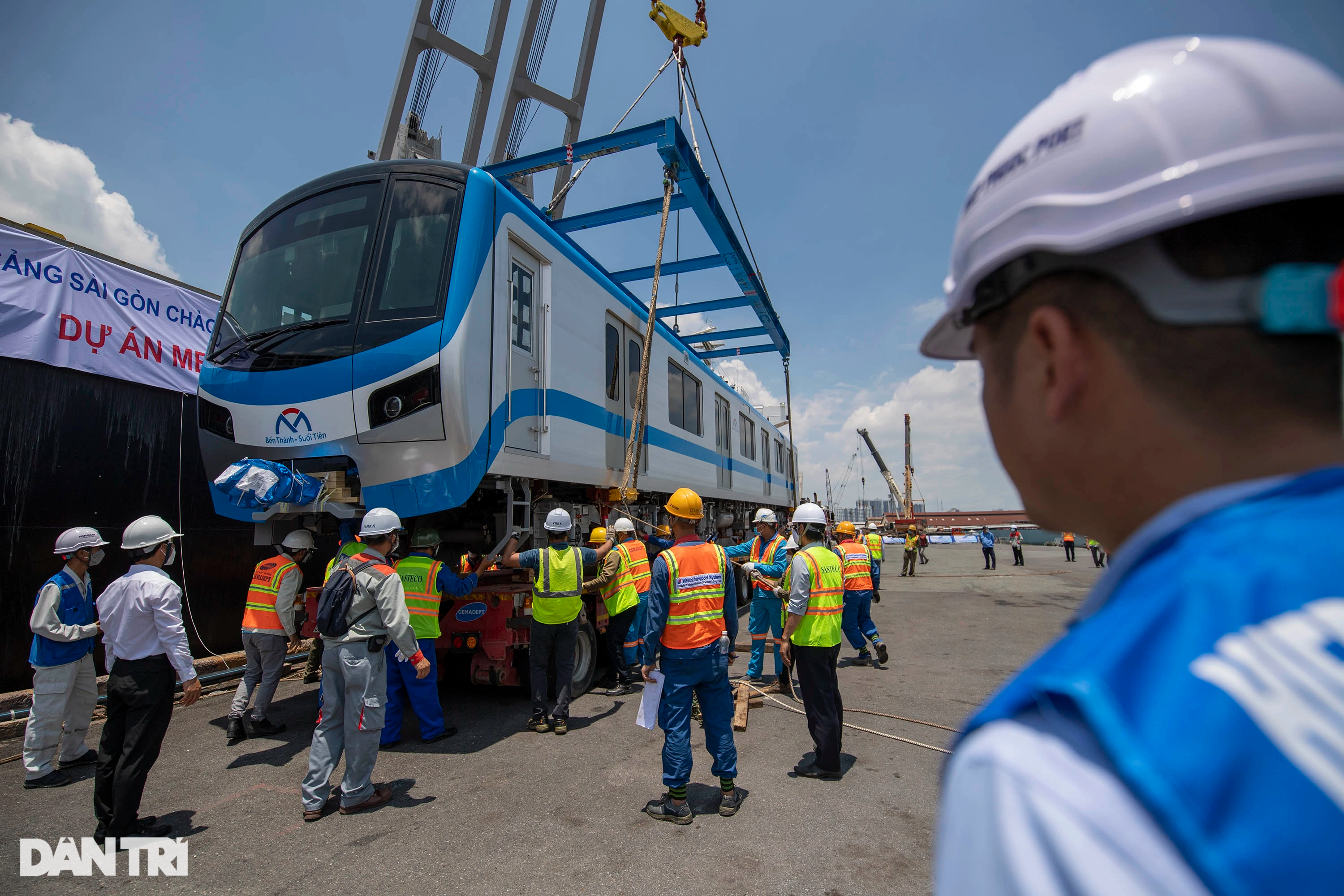 Cận cảnh hai đoàn tàu cuối cùng của tuyến metro số 1 về tới TPHCM - 6