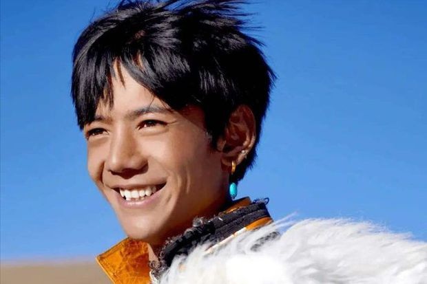 Từ chàng chăn bò, hotboy Tây Tạng đổi khác sau 2 năm trở thành ngôi sao - 1