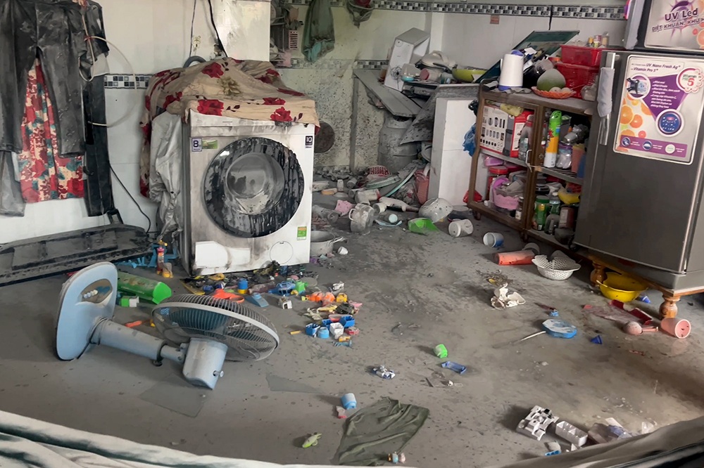 Khoảnh khắc nổ kinh ho&agrave;ng rung chuyển ph&ograve;ng trọ ở B&igrave;nh Thuận - Ảnh 5.