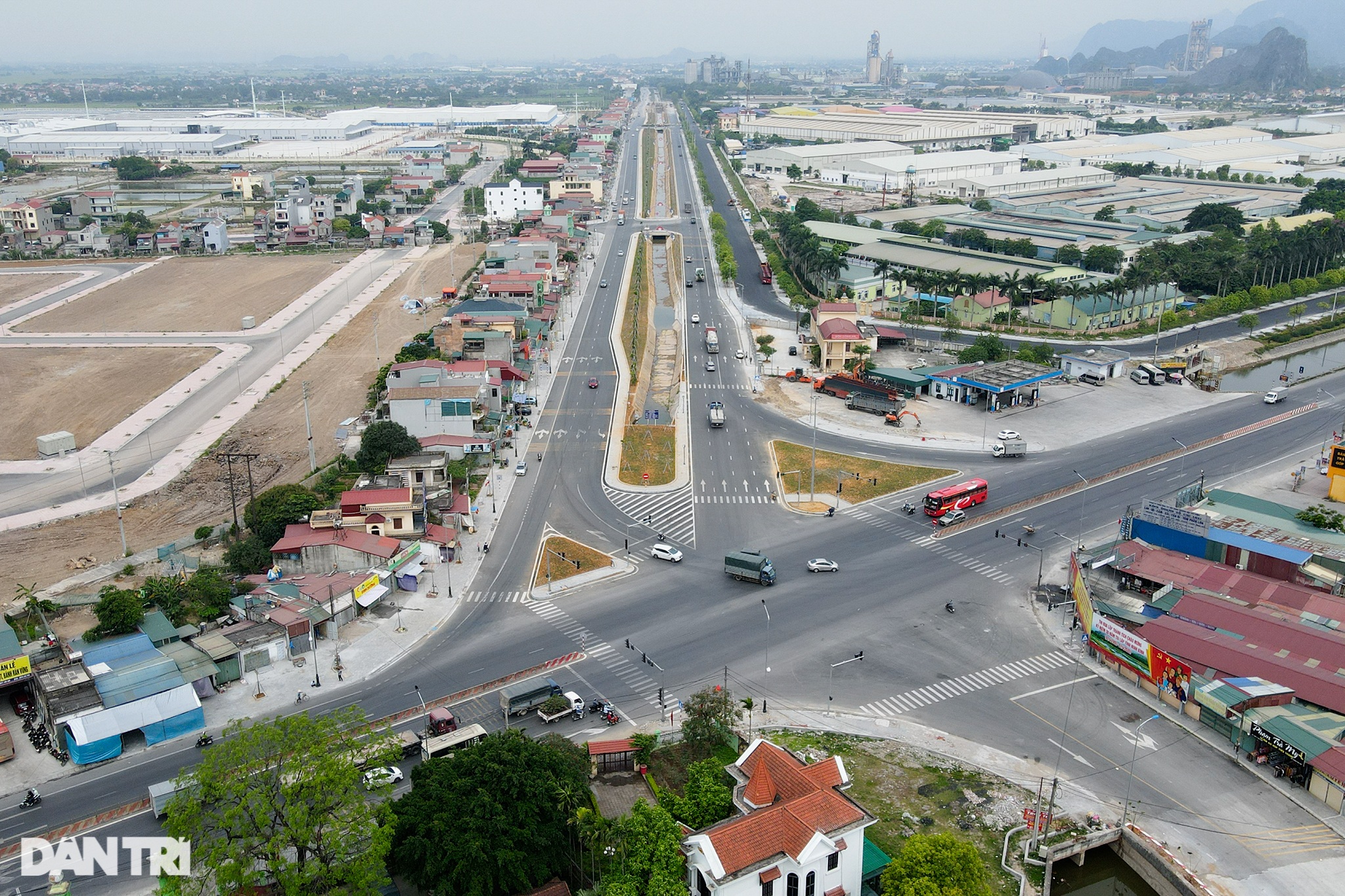 Diện mạo mới đoạn đường 1,5km tiêu tốn 165 tỷ đồng ở Ninh Bình - 1