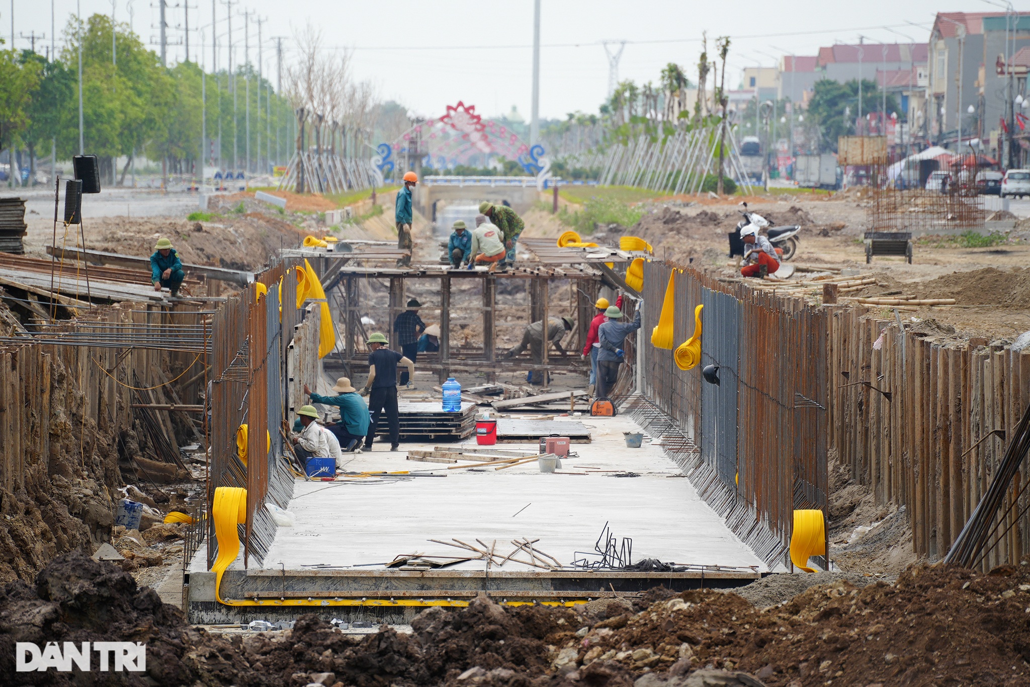 Diện mạo mới đoạn đường 1,5km tiêu tốn 165 tỷ đồng ở Ninh Bình - 8 Diện mạo mới đoạn đường 1,5km tiêu tốn 165 tỷ đồng ở Ninh Bình - 8