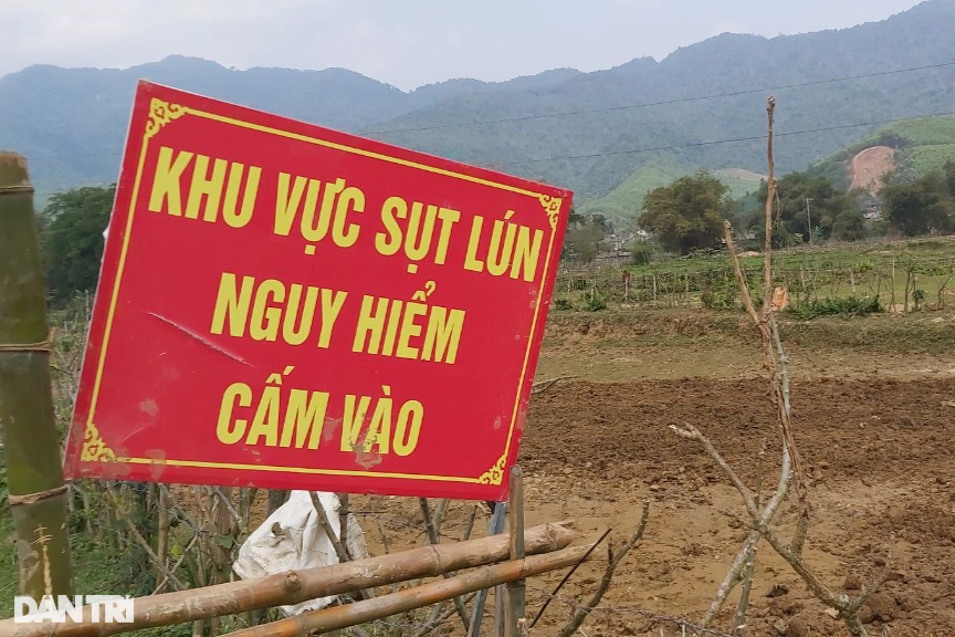 Thêm hàng loạt hố tử thần sâu hoắm liên tiếp xuất hiện