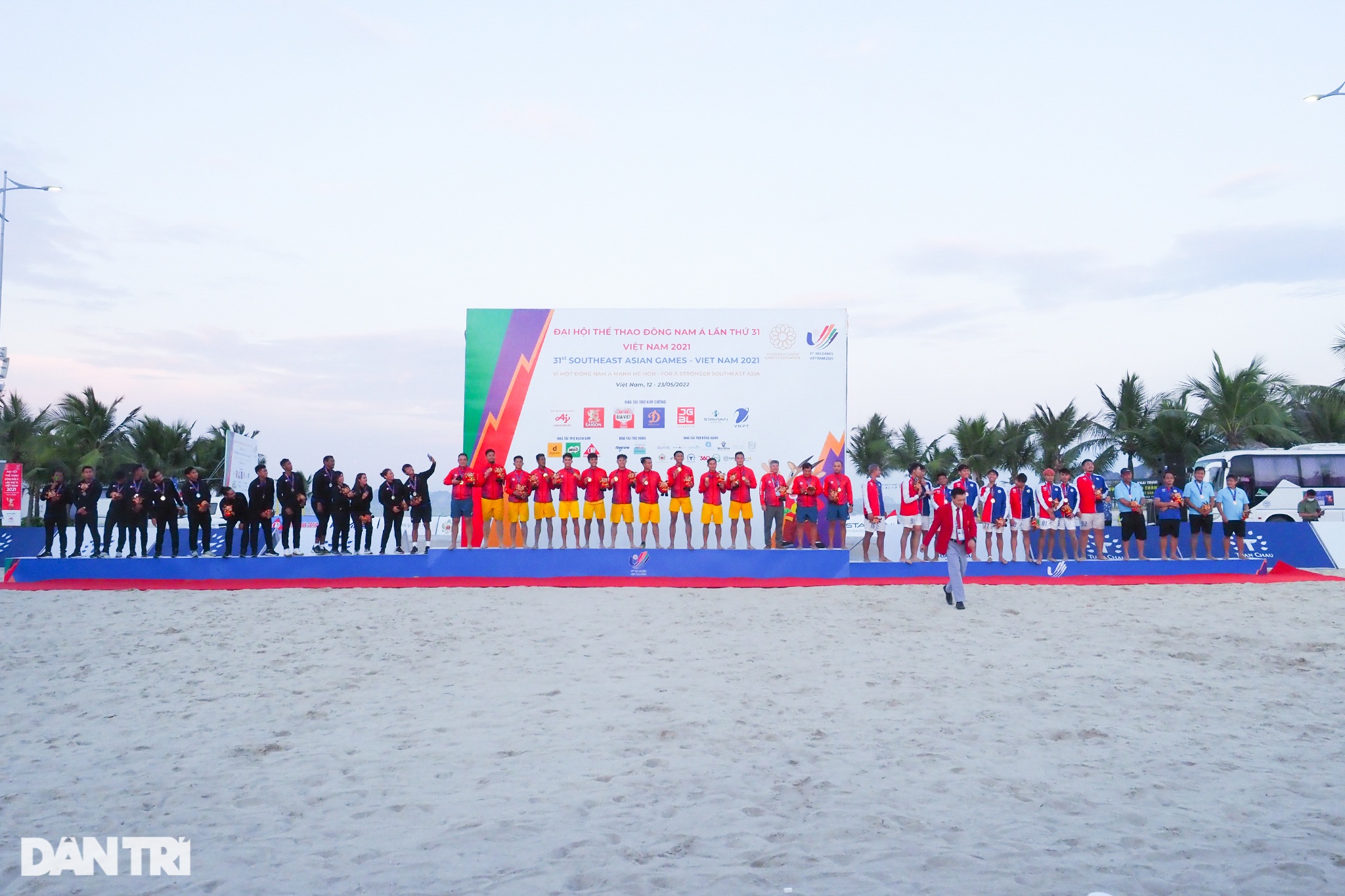 Bóng ném bãi biển Việt Nam bảo vệ thành công huy chương vàng SEA Games 31 - 10