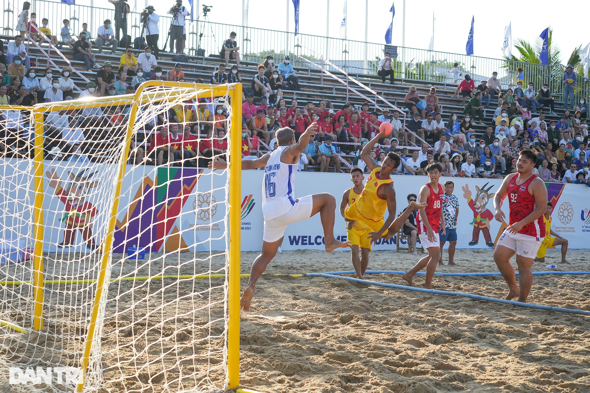 Bóng ném bãi biển Việt Nam bảo vệ thành công huy chương vàng SEA Games 31 - 2