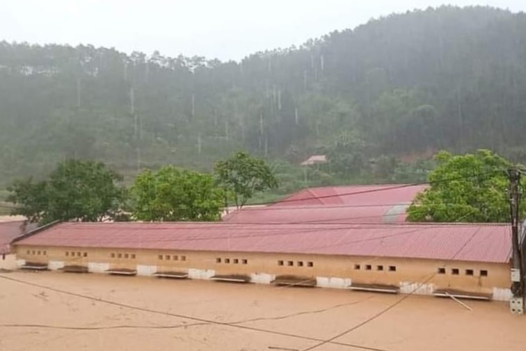 Lạng Sơn ngập sát mái nhà, tiếp tục mưa to 4 ngày tới - 3