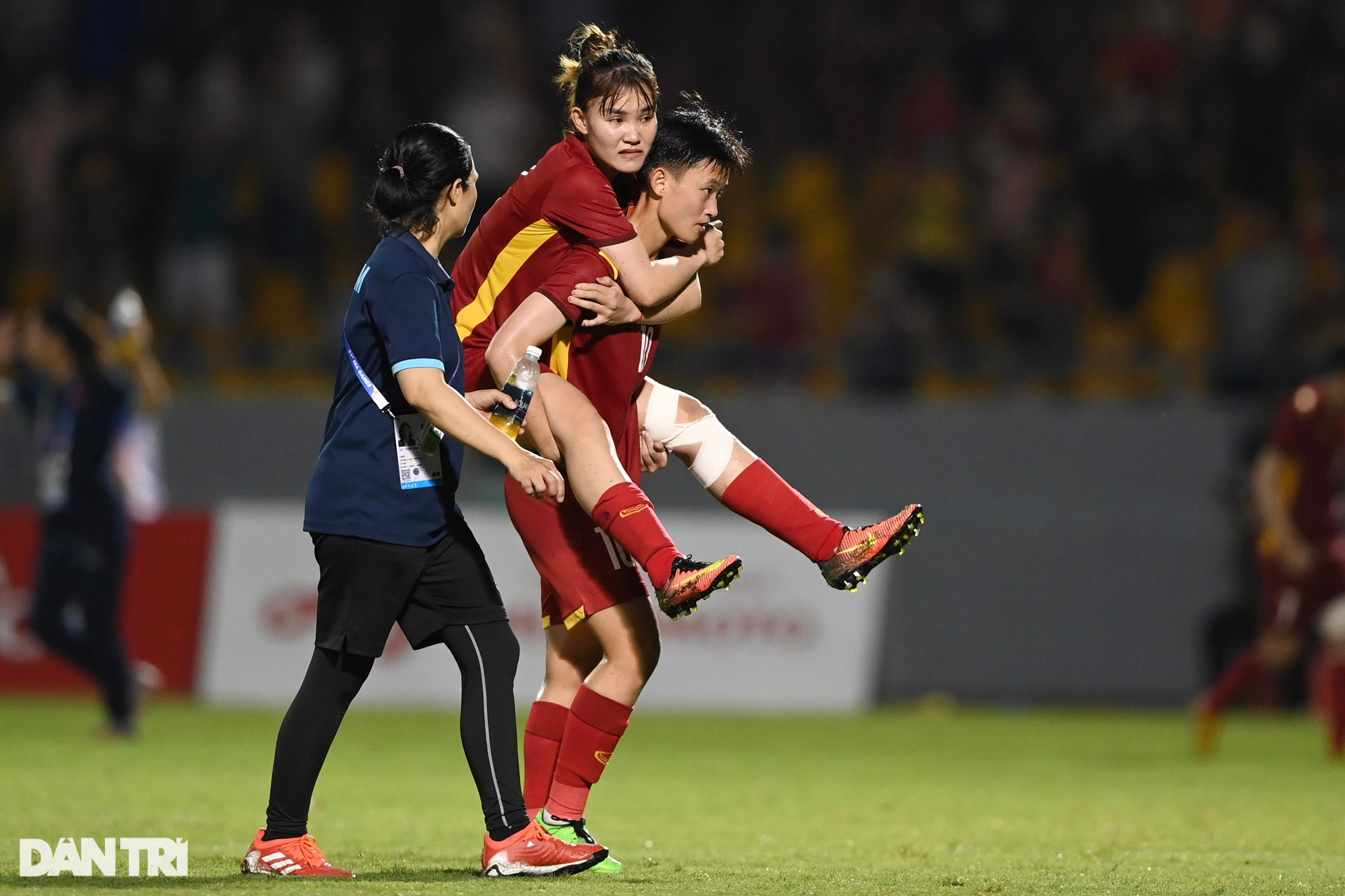 Tuyển nữ Việt Nam thắng vất vả trước đội hình khổng lồ của Philippines - 21