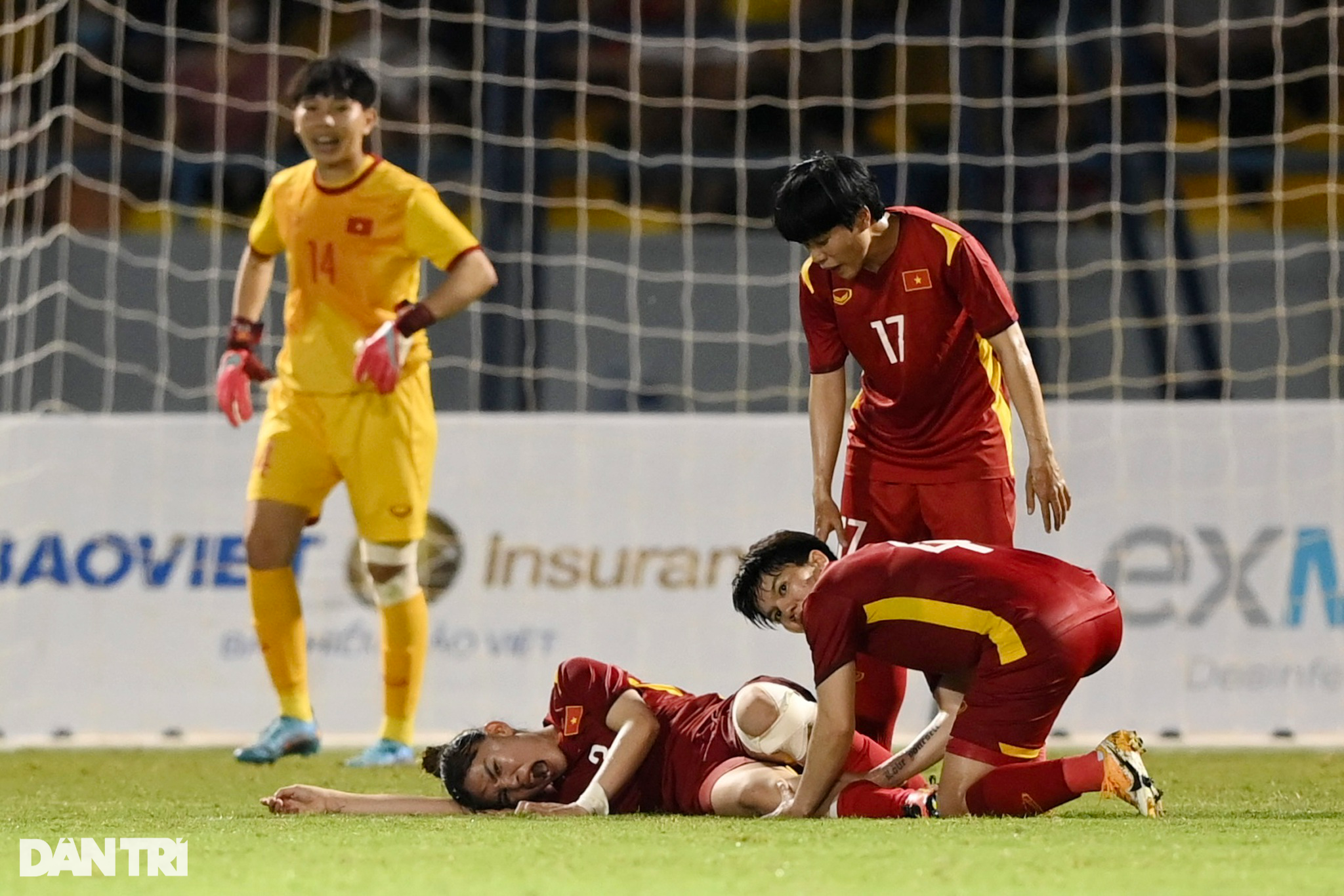 Tuyển nữ Việt Nam thắng vất vả trước đội hình khổng lồ của Philippines - 18