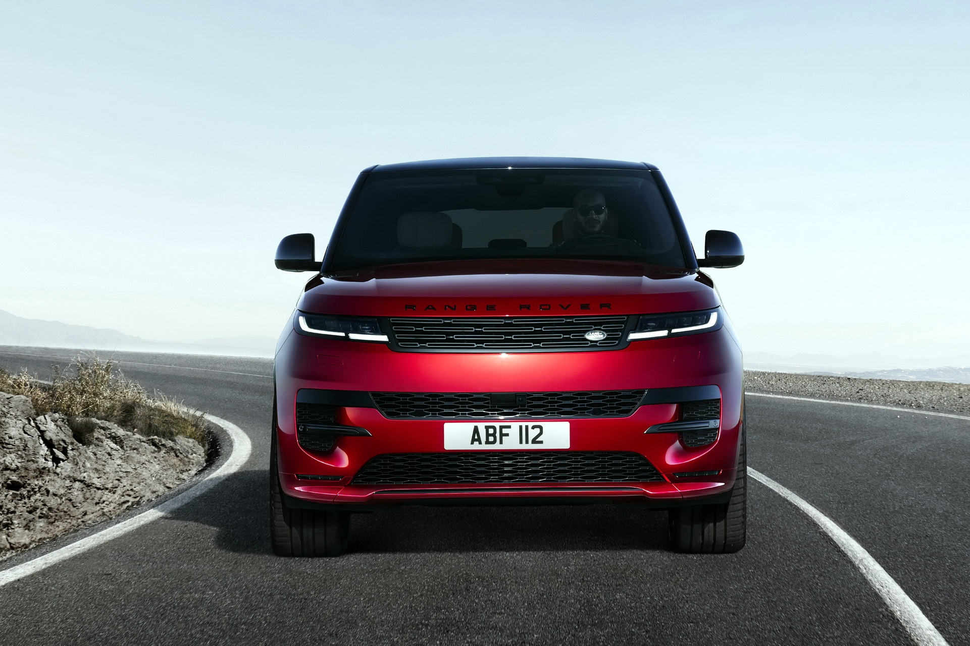 Range Rover Sport mới ra mắt bằng màn trình diễn ngoạn mục - 4