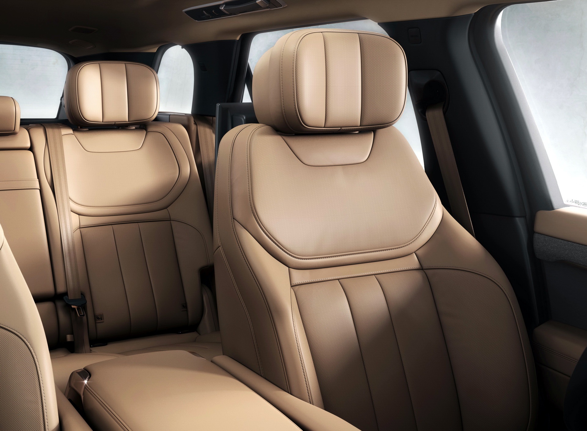 Range Rover Sport mới ra mắt bằng màn trình diễn ngoạn mục - 18