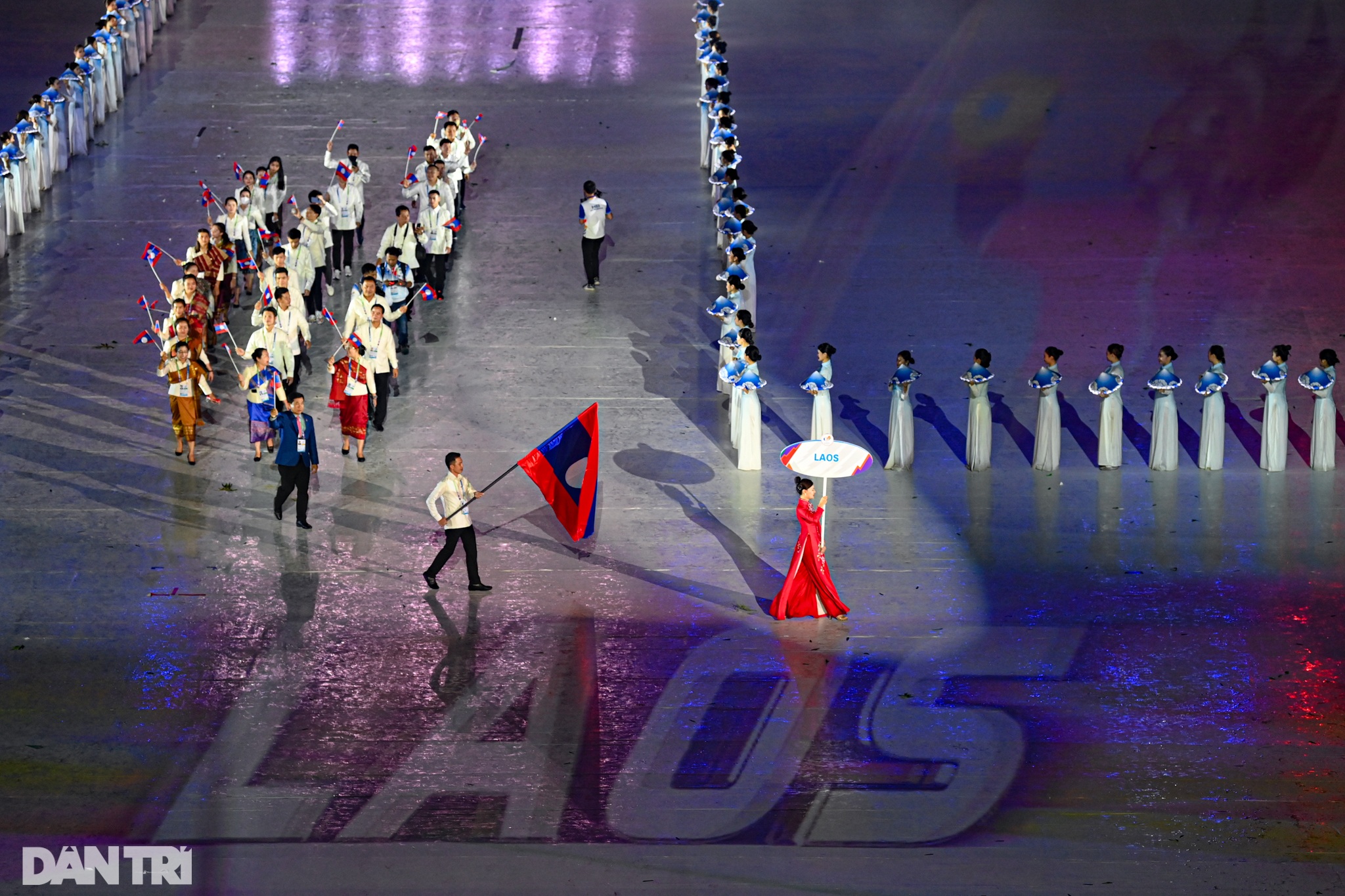 Toàn cảnh lễ khai mạc SEA Games 31: Rực rỡ chào mừng Đông Nam Á tỏa sáng - 11