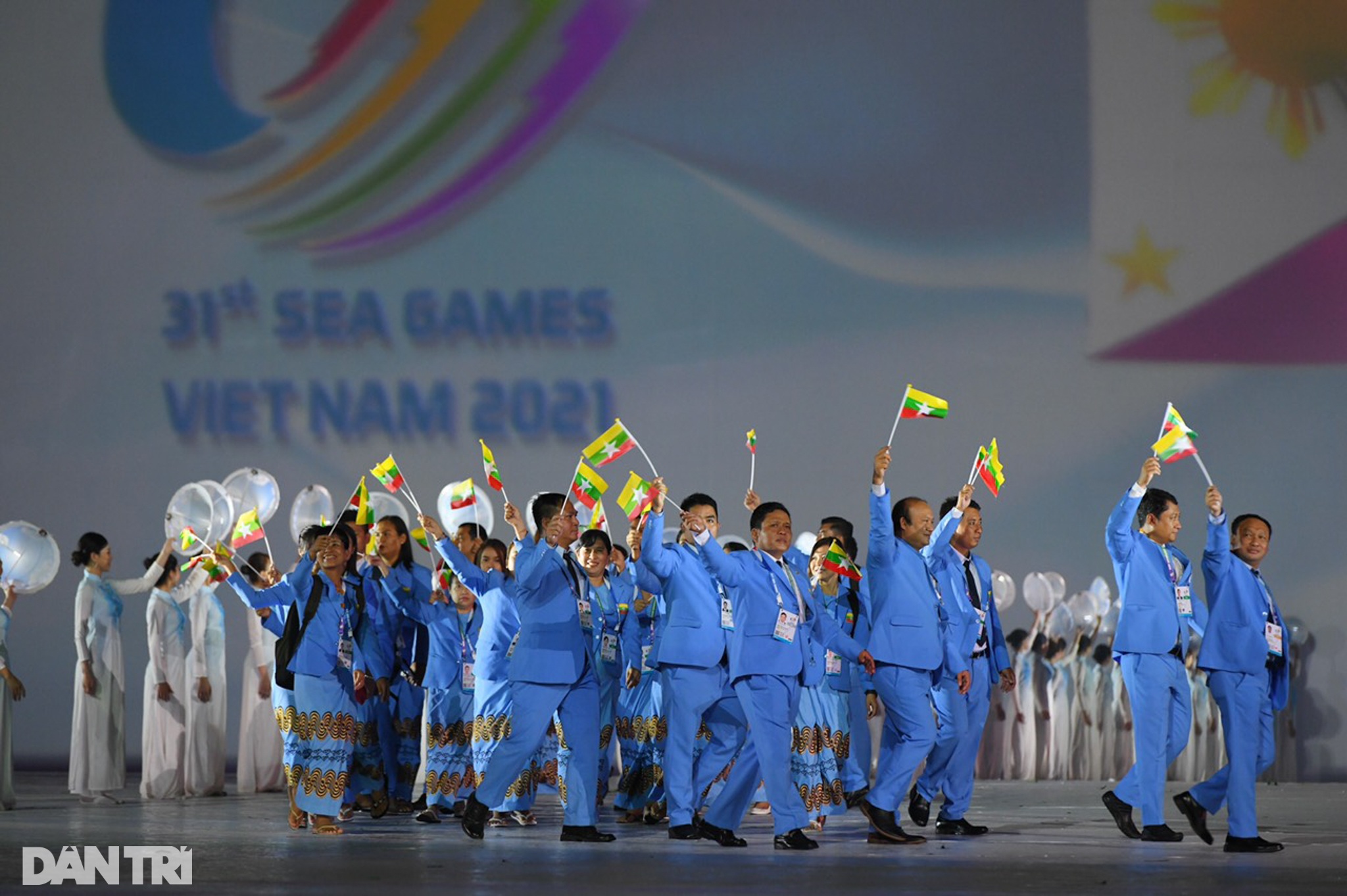 Toàn cảnh lễ khai mạc SEA Games 31: Rực rỡ chào mừng Đông Nam Á tỏa sáng - 14
