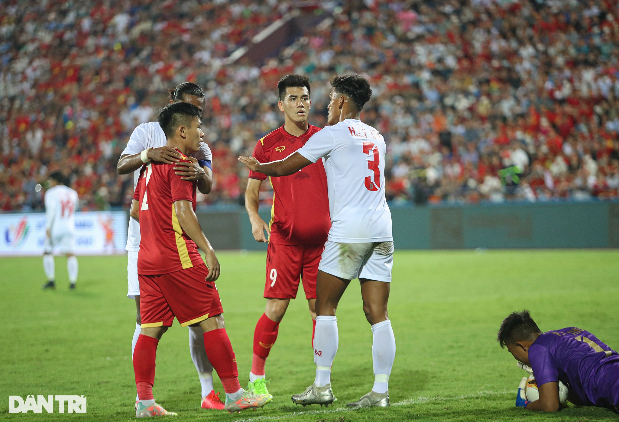 U23 Việt Nam thủy chiến đánh bại U23 Myanmar, dẫn đầu bảng A ở SEA Games - 10